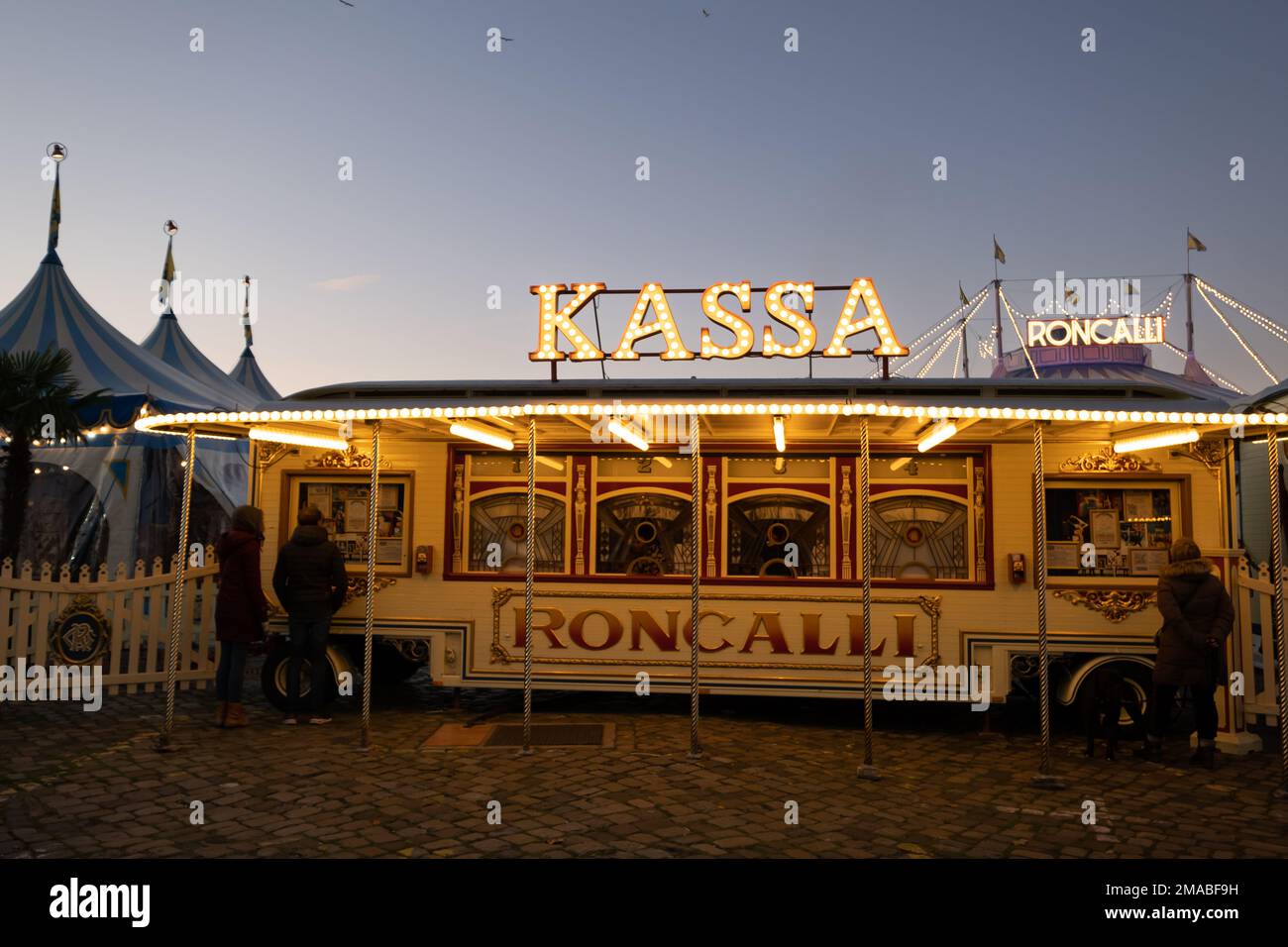 , Alemania, Bremen, Bremen - Circo Roncalli durante una  actuación.  [VERSIÓN MODELO: NO, VERSIÓN MODELO: NO  (c) caro ima Fotografía de stock - Alamy