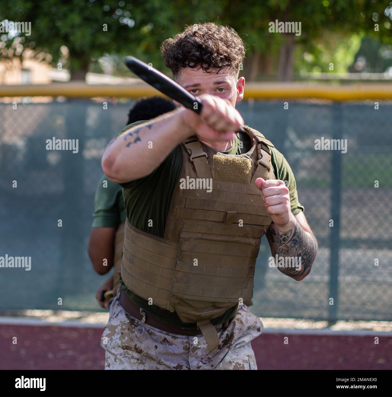 ACTIVIDAD DE APOYO NAVAL, Bahréin (01 de junio de 2022) – Los infantes de marina asignados a la Fuerza de Tarea 51/5th Brigada Expedicionaria de Marines (TF 51/5) completaron el cinturón negro del Programa de Artes Marciales del Cuerpo de Marines (MCMAP) que culminó el evento a bordo de la Actividad de Apoyo Naval, Bahréin, junio de 01. El evento culminante incluyó varias estaciones de ejercicio y partidos de sparring donde los infantes de marina utilizaron técnicas aprendidas a lo largo de su entrenamiento MCMAP. El TF 51/5 responde a las crisis y contingencias; coordina, planifica y ejecuta operaciones; lleva a cabo una cooperación de seguridad en el teatro; y avanza conceptos navales emergentes en el mar, desde el mar, desde el mar, desde el mar y desde el mar. Foto de stock