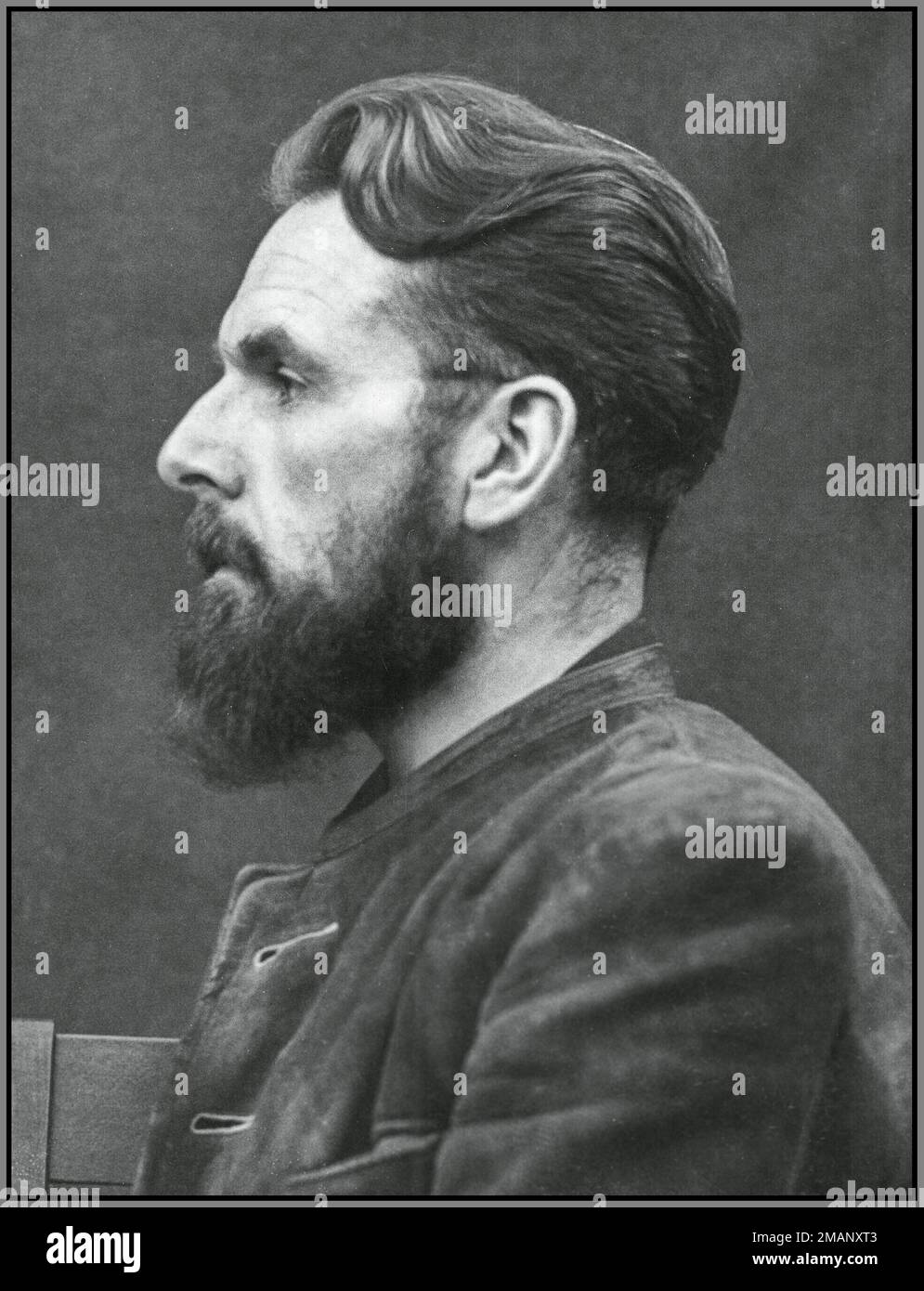 Wolfram Sievers (10 de julio de 1905 - 2 de junio de 1948) fue Reichsgeschäftsführer, o director general, del Ahnenerbe desde 1935 hasta 1945. Sievers fue sentenciado a muerte el 20 de agosto de 1947 en el juicio de los médicos, y ahorcado el 2 de junio de 1948, en la prisión de Landsberg en Baviera. Alemania . La fiscalía de Nuremberg atribuyó la responsabilidad de los experimentos en humanos que se habían llevado a cabo bajo sus auspicios en el Ahnenerbe. Sievers, como su máximo funcionario administrativo, fue acusado de ayudar activamente y promover los experimentos criminales nazis. Foto de stock
