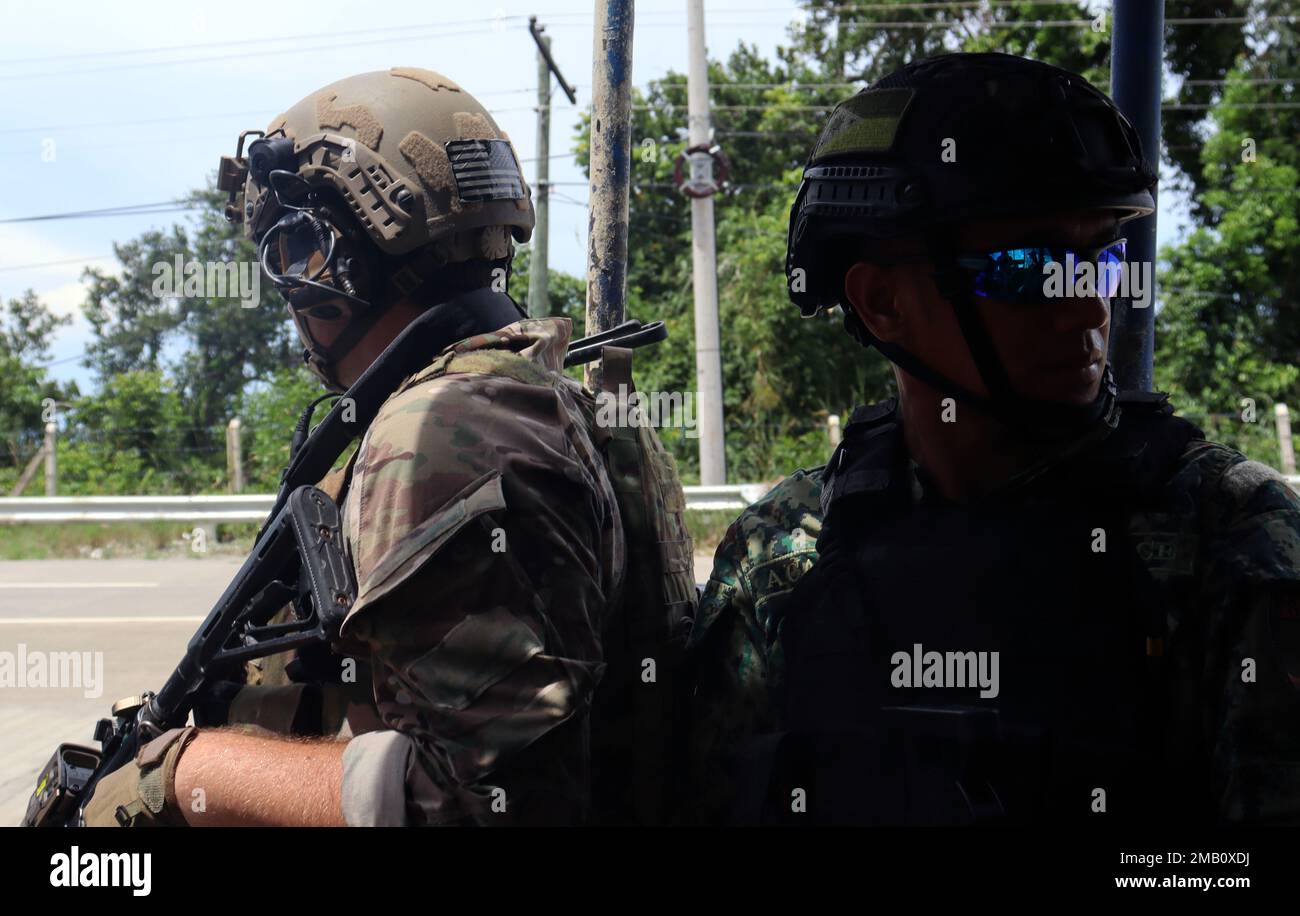 Policia nacional filipina fotografías e imágenes de alta resolución - Alamy