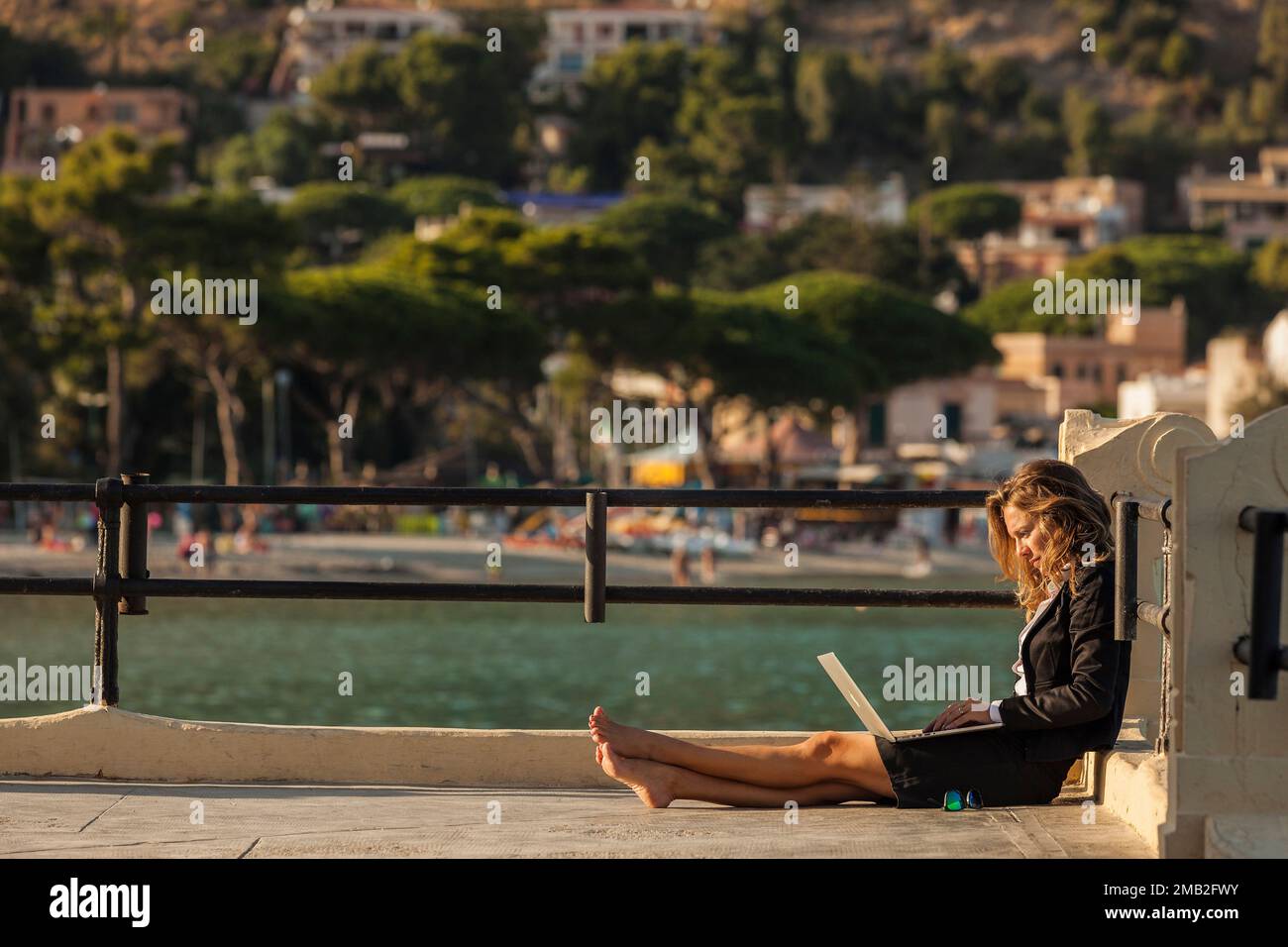 Italia, Sicilia: Mondello, la playa local para los habitantes de Palermo Foto de stock