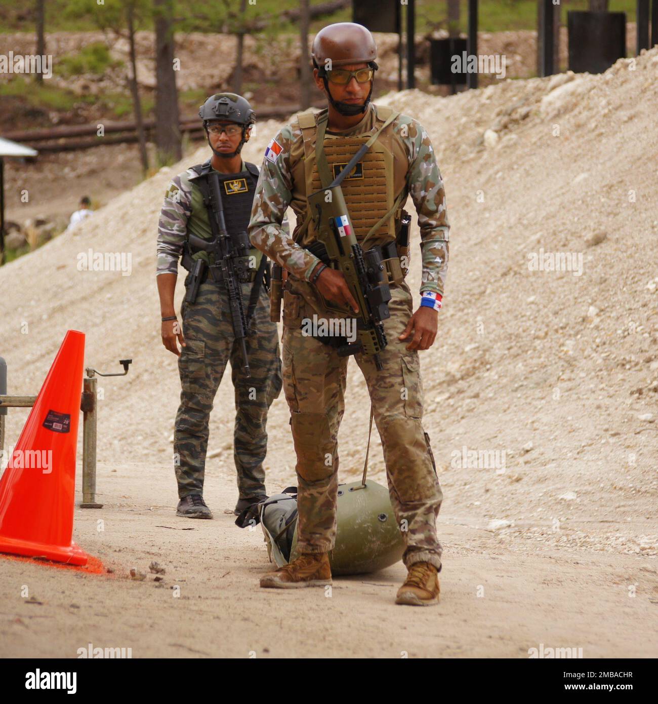 LA VENTA, Honduras Un miembro de la delegación de Panamá está listo