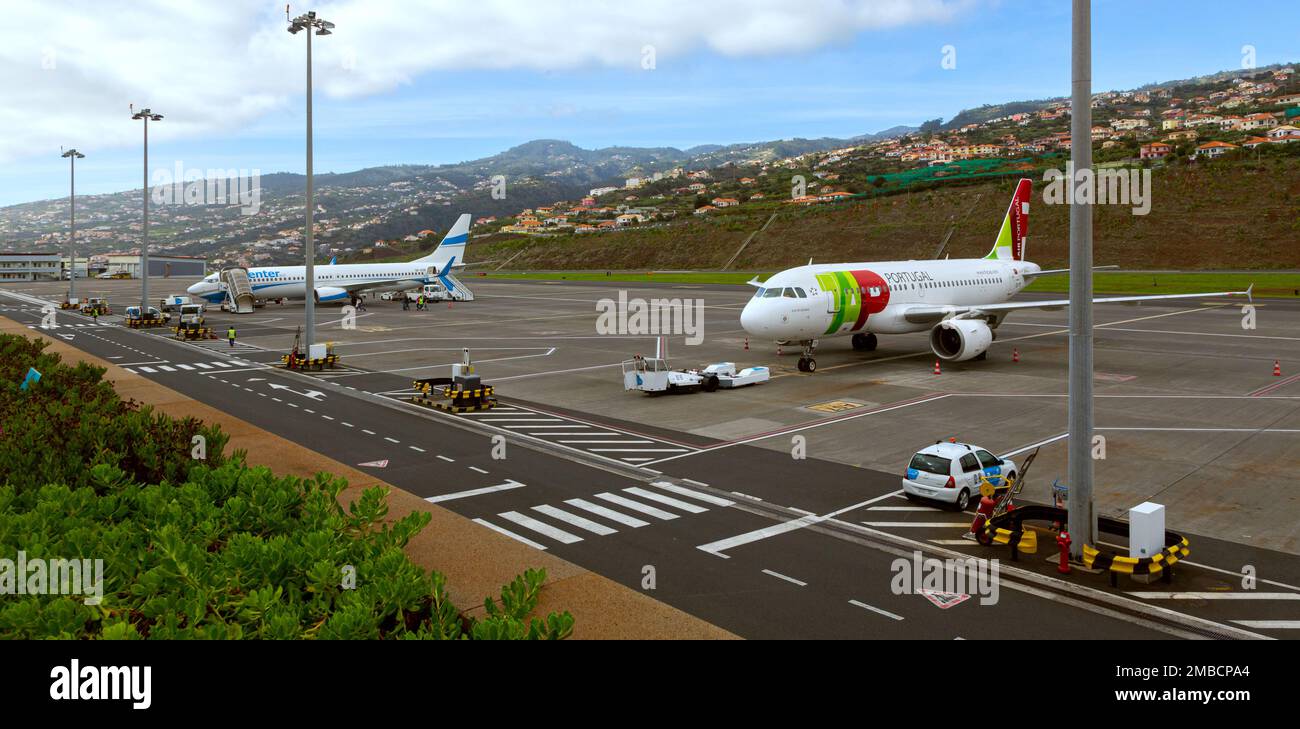 Aeropuerto internacional de madeira fotografías e imágenes de alta  resolución - Página 2 - Alamy