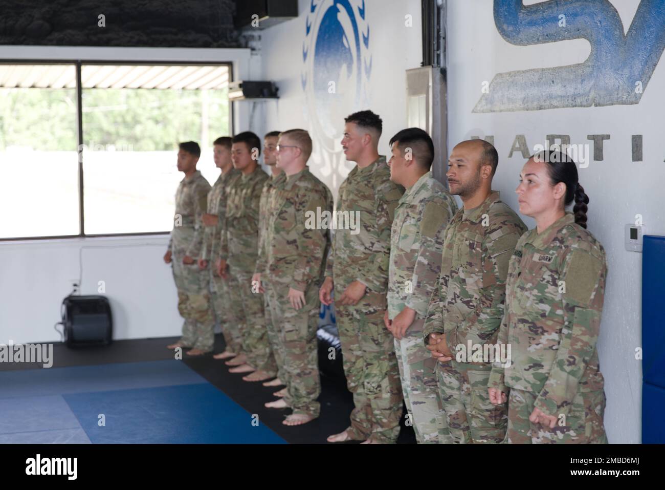 EE.UU Soldados del Ejército del 720th Batallón de Policía Militar, Fort  Hood, Texas, se preparan para entrenar en el Centro de Artes Marciales y  Fitness en Killeen, Texas, el 14 de junio