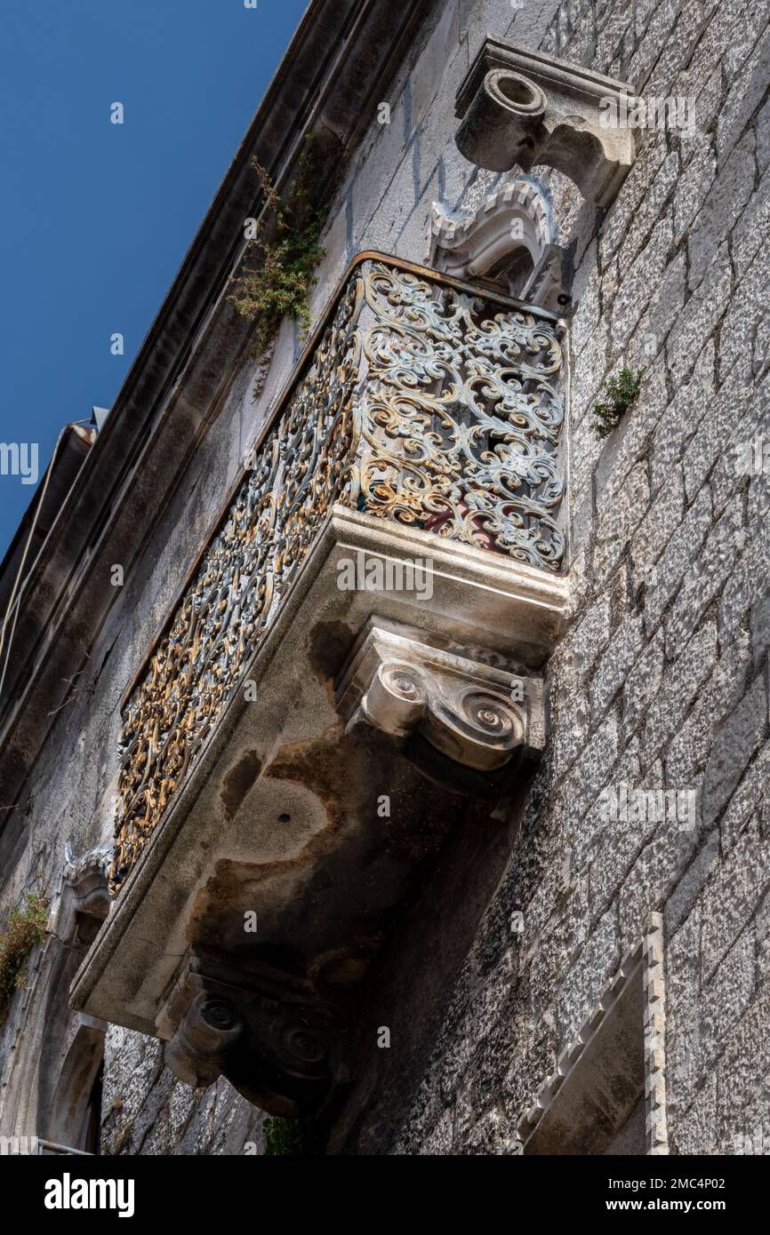 Balcón en el casco antiguo de Split, Craotia Foto de stock