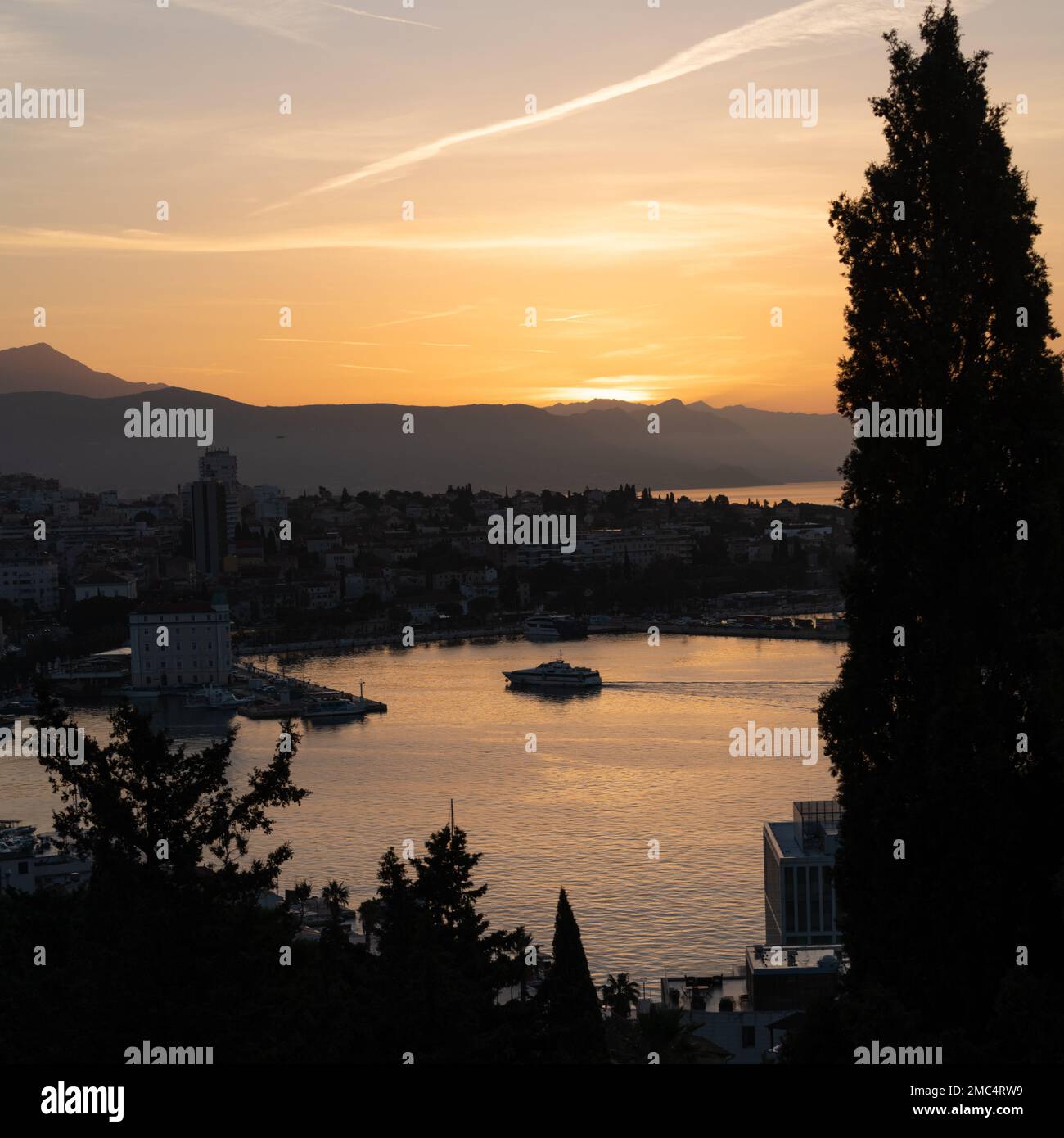 El puerto y el puerto, Split, Croacia Foto de stock