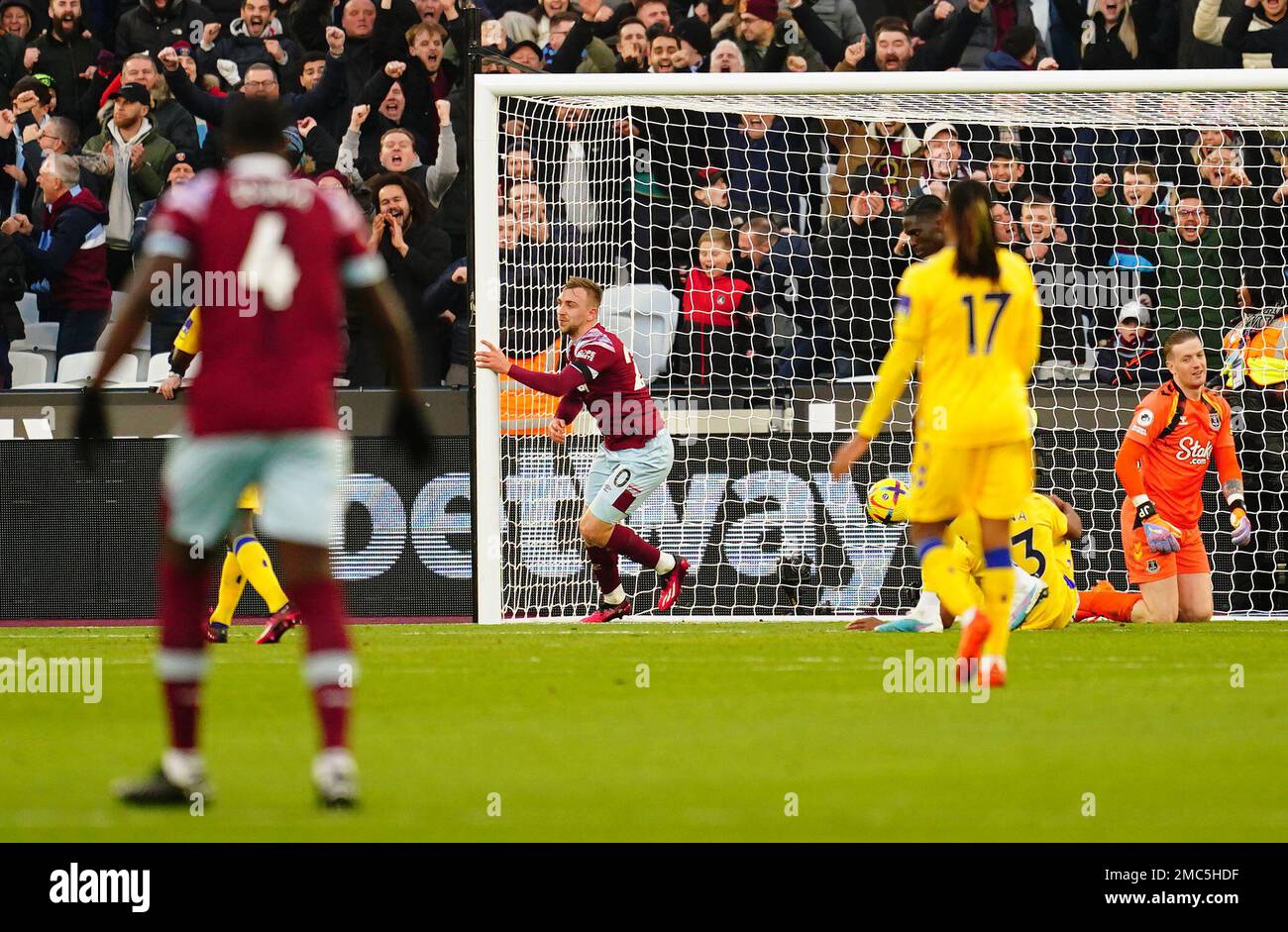 Jarrod Bowen del West Ham United celebra el segundo gol de su equipo durante el partido de la Premier League en el London Stadium, Londres. Fecha de la foto: Sábado 21 de enero de 2023. Foto de stock