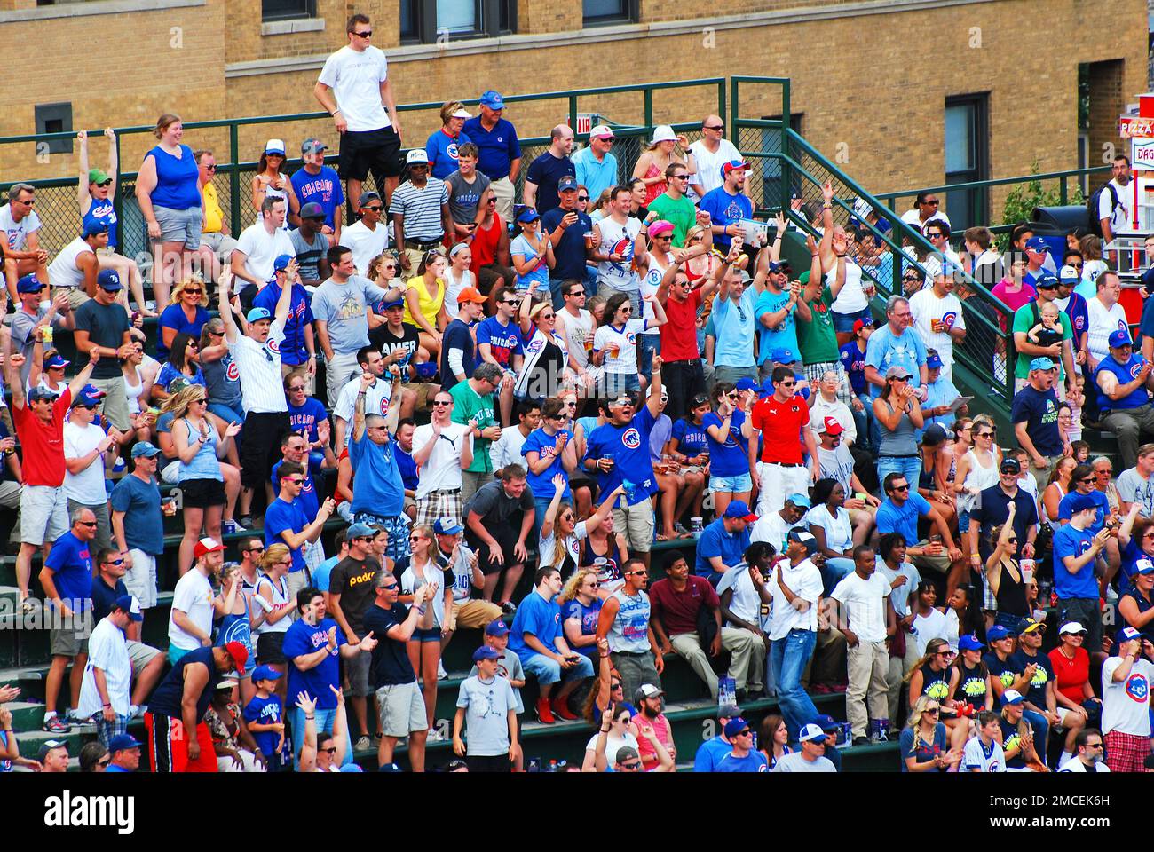 Los Bleacher Bums, fieles fanáticos de los Chicago Cubs, ocupan todos