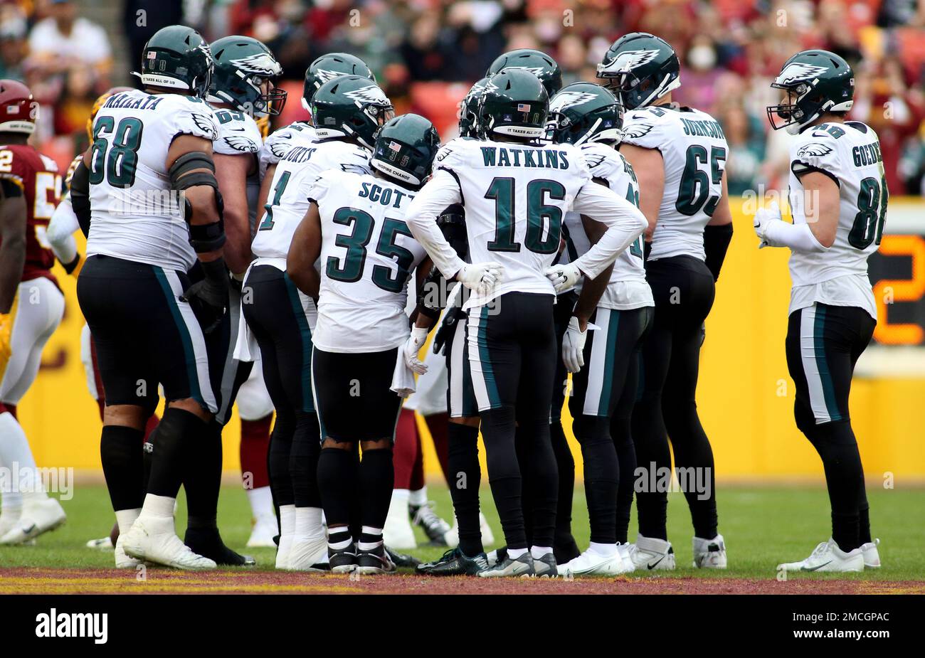 Dallas Cowboys players huddle up during an NFL football game against the  Washington Commanders, Sunday, January 8, 2023 in Landover. (AP  Photo/Daniel Kucin Jr Stock Photo - Alamy