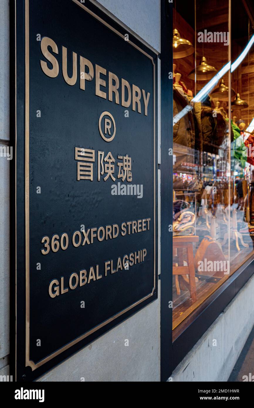 Superdry Store Oxford Street London - Tienda insignia de Superdry en 360 Oxford St London. Superdry London - empresa de ropa de marca británica fundada en 2003. Foto de stock