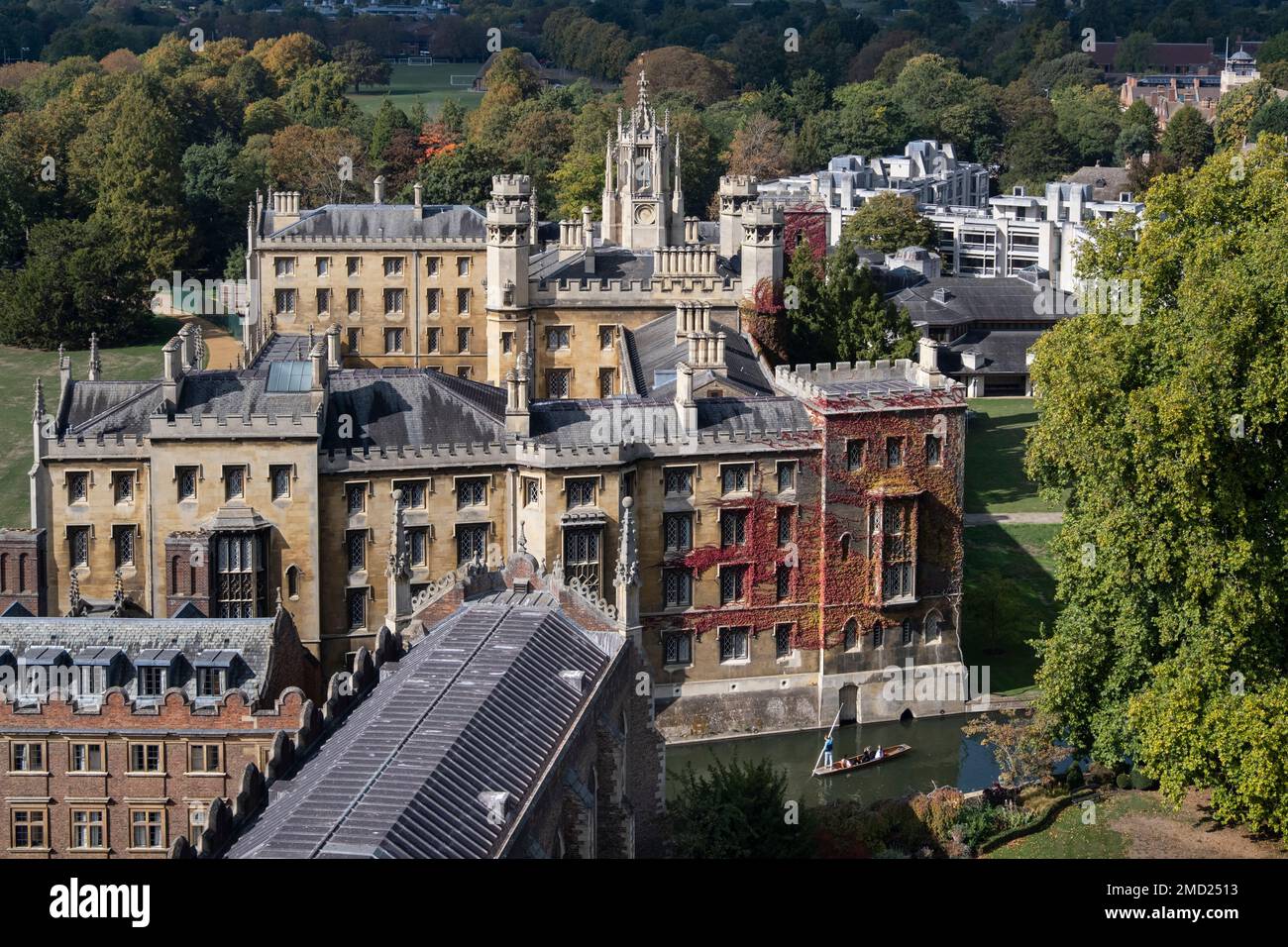St John's College Cambridge y River Cam en otoño, Universidad de Cambridge, Cambridge, Cambridgeshire, Inglaterra, REINO UNIDO Foto de stock