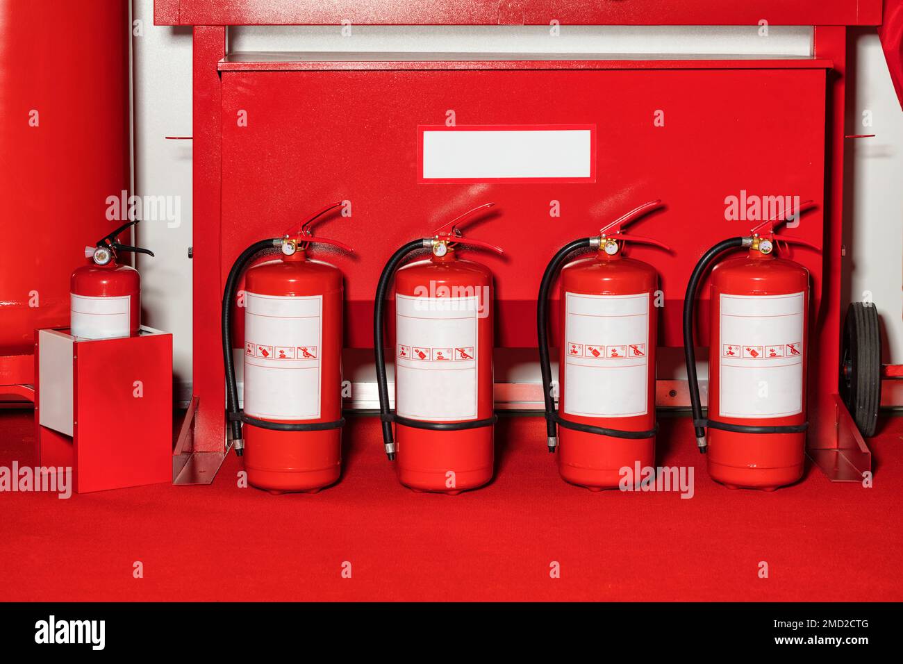 Extinguishers fotografías e imágenes de alta resolución - Página 2 - Alamy