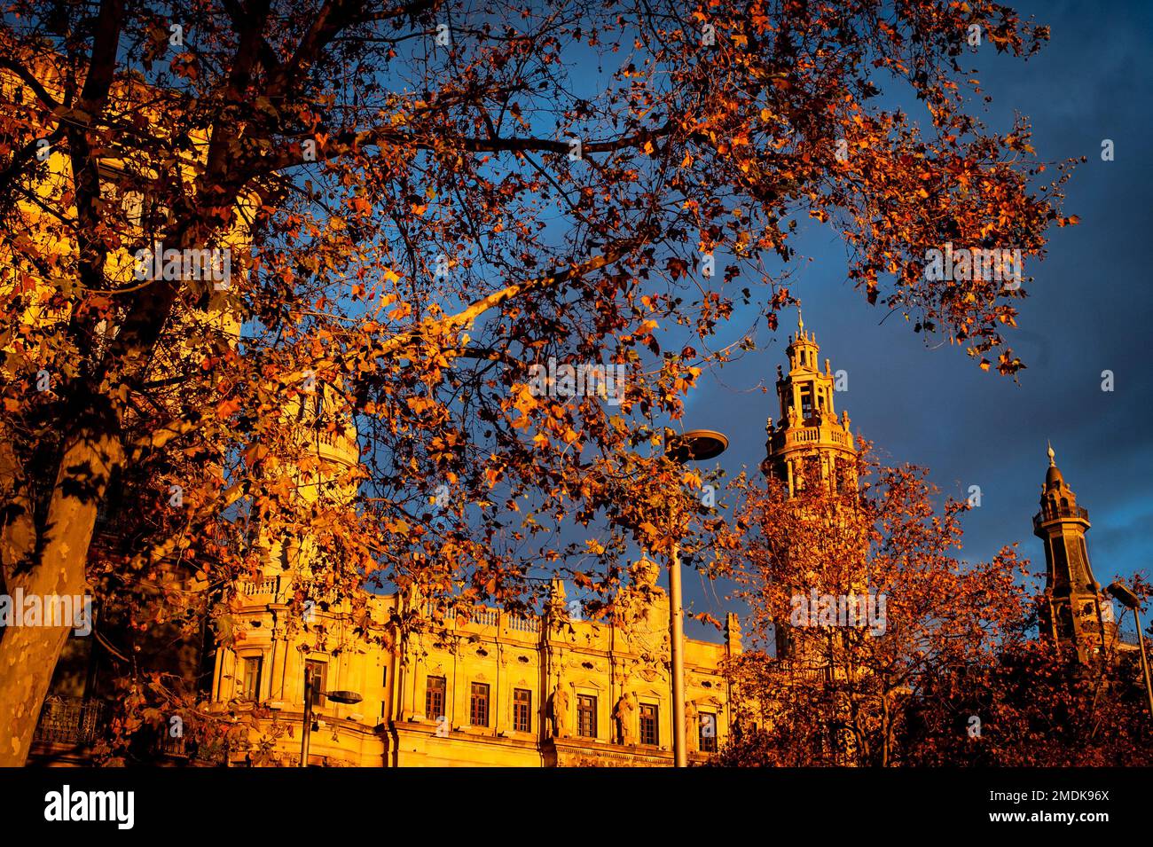 Edificio de Correos y Telégrafos en Barcelona, España Foto de stock