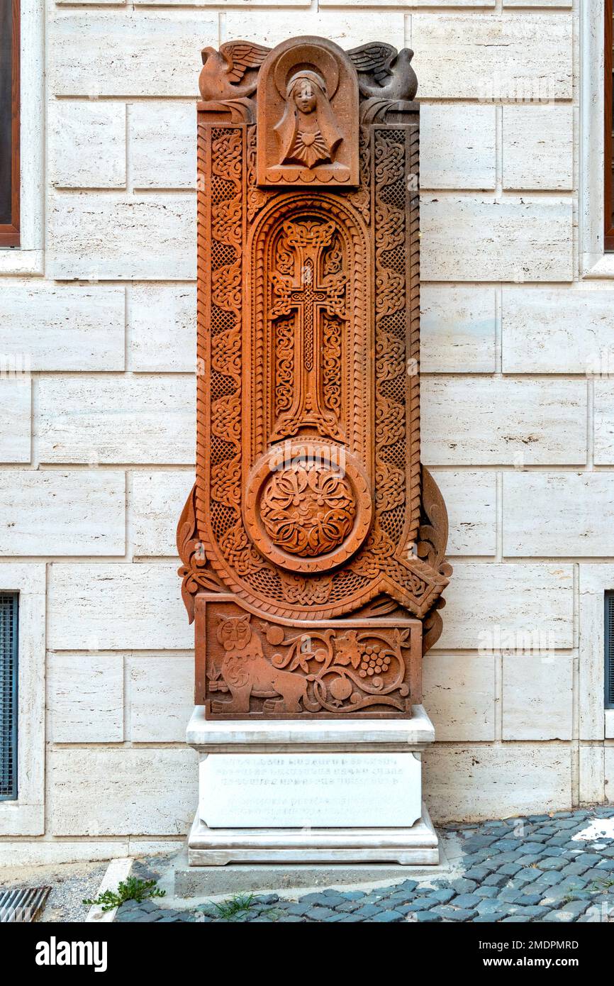 Khachkar conmemorando el genocidio armenio, Roma, Italia Foto de stock