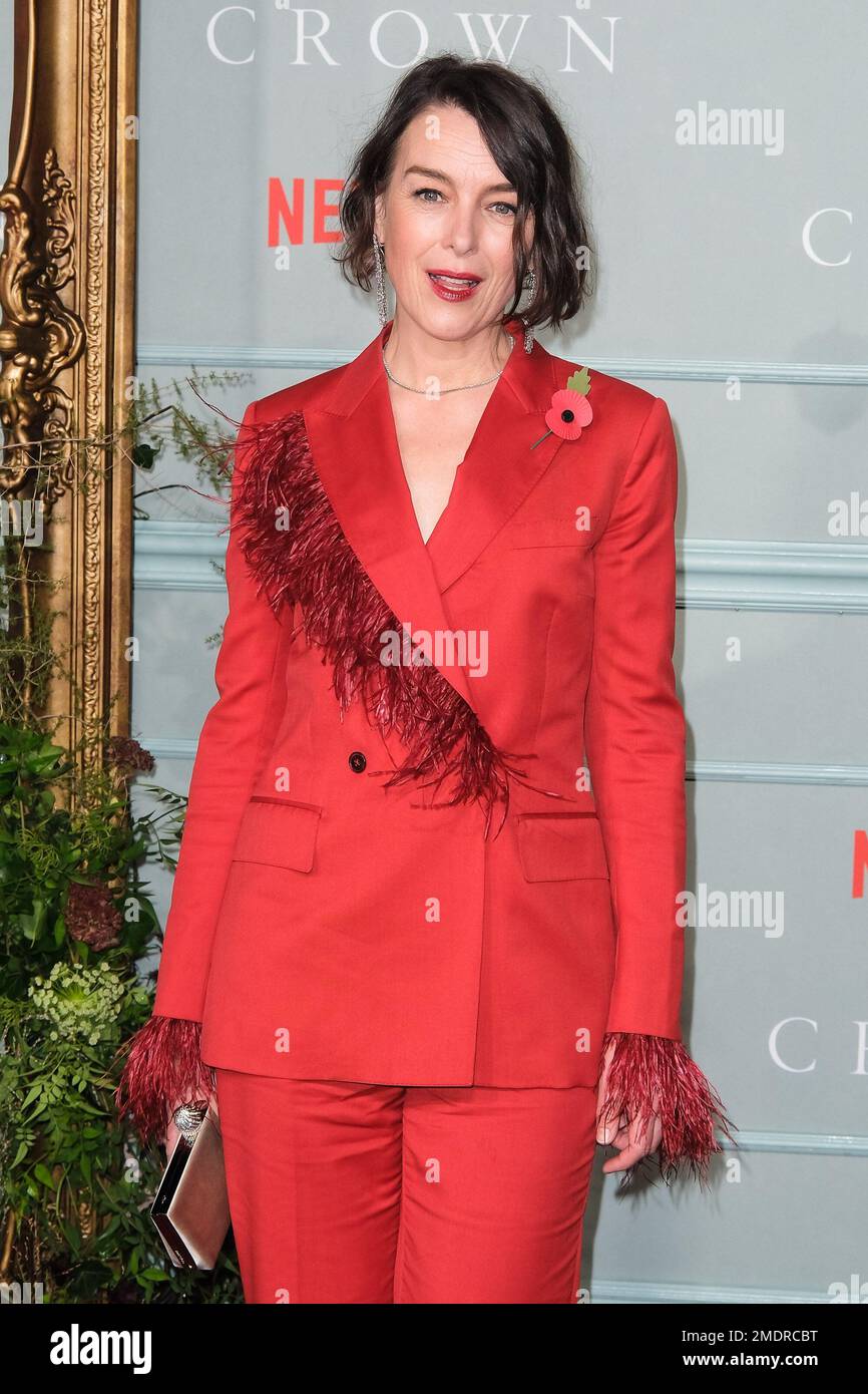 Olivia Williams fotografiada durante el estreno mundial de 'The Crown Season 6' celebrado en el Teatro Royal Druy Lane, Londres, el martes 8 de noviembre de 2022. Foto de Julie Edwards. Foto de stock