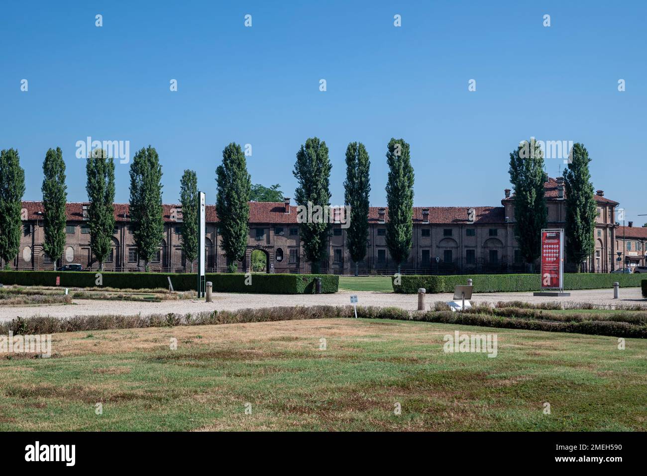 Stupinigi, Turín, Italia - 05 de julio de 2022: Stupinigi pabellón de caza: Fuera de la residencia de verano del rey y la reina de Saboya en los tiempos cuando el Foto de stock