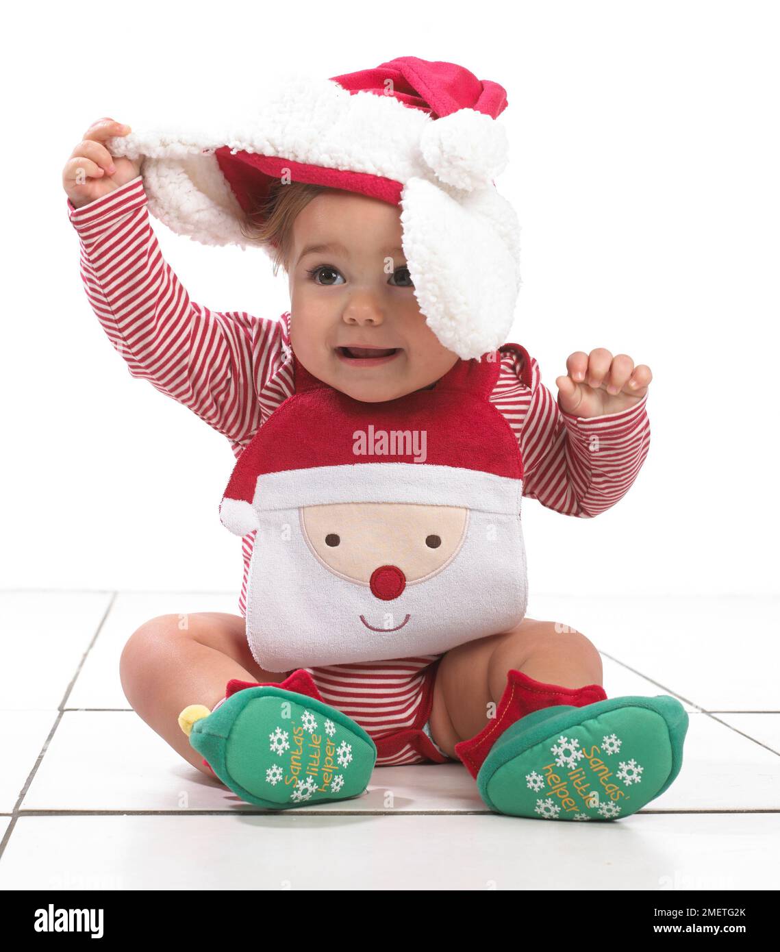 Bebé niña (12 meses) con sombrero de navidad, babero y botines elfos  Fotografía de stock - Alamy