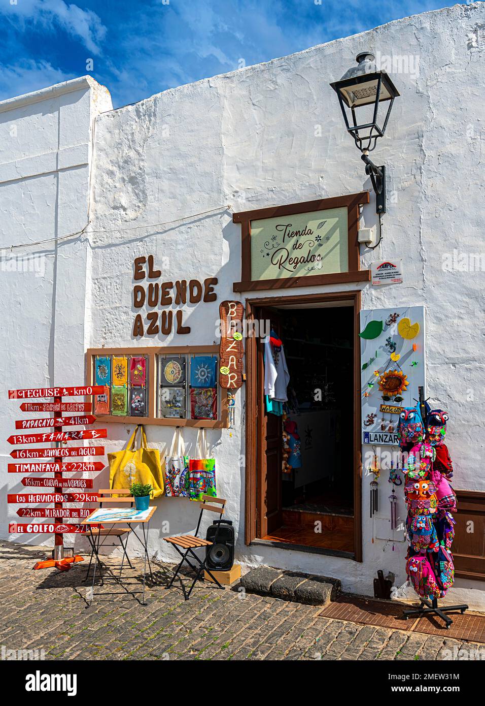 Mercado dominical y casco antiguo de Teguise, antigua capital, Lanzarote, Islas Canarias, España Foto de stock