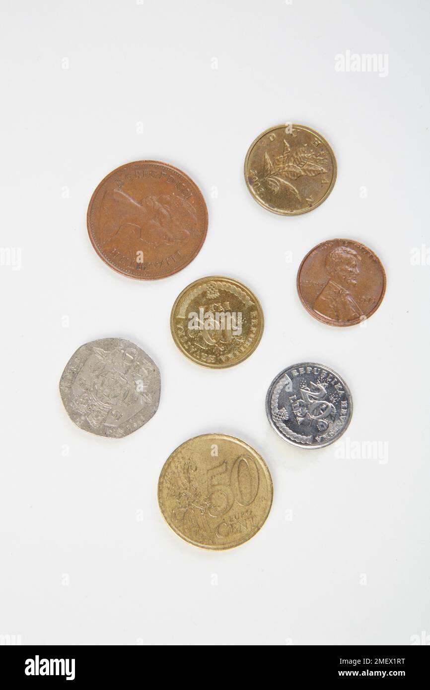 Una libra, un centavo, dos peniques, veinte peniques y cinco peniques Foto de stock