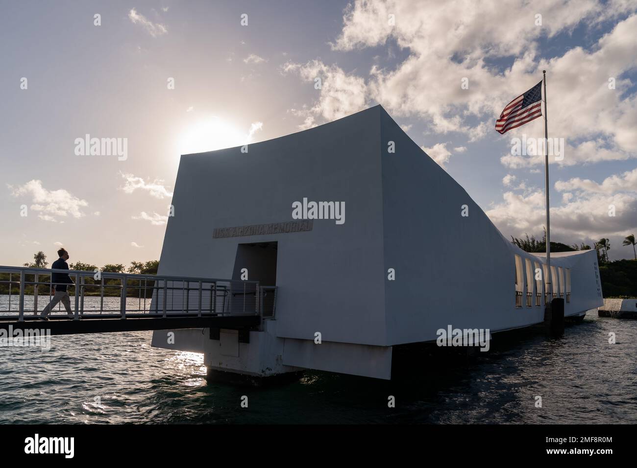 Reportaje: El segundo caballero Douglas Emhoff visita el Monumento Nacional Pearl Harbor, el miércoles 25 de agosto de 2021, en Honolulu, Estados Unidos. Hawái Foto de stock