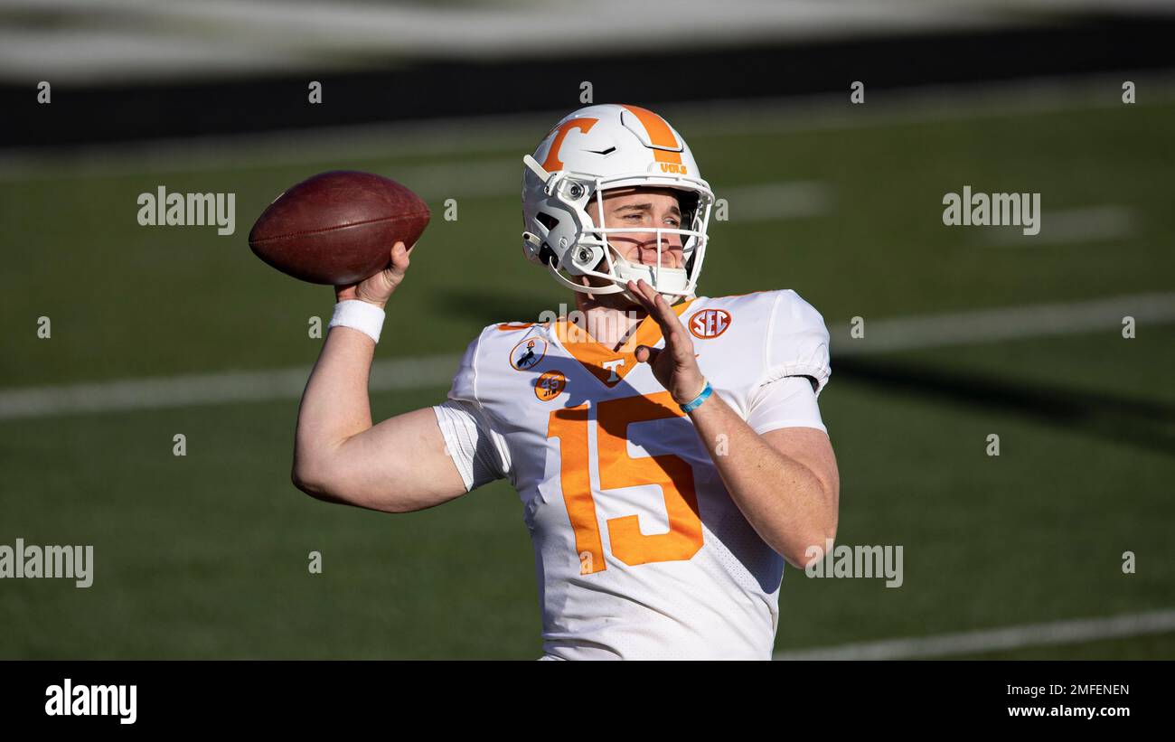 Tennessee quarterback Harrison Bailey (15) throws to a receiver during warmups of an NCAA