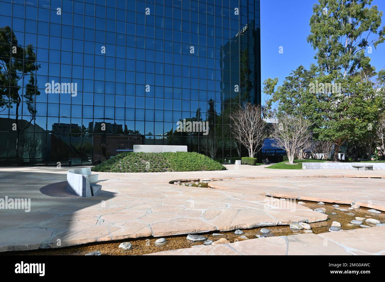 COSTA MESA, CALIFORNIA - 24 DE ENERO de 2023: El Jardín Noguchi, un jardín de esculturas compacto y minimalista diseñado como una representación del estado de California Foto de stock