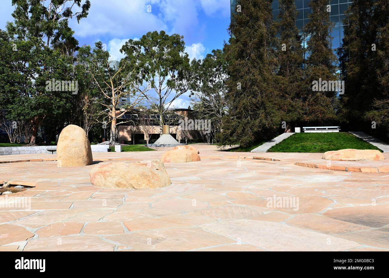 COSTA MESA, CALIFORNIA - 19 DE ENERO de 2023: El Jardín Noguchi, un jardín de esculturas compacto y minimalista diseñado como una representación del estado de California Foto de stock
