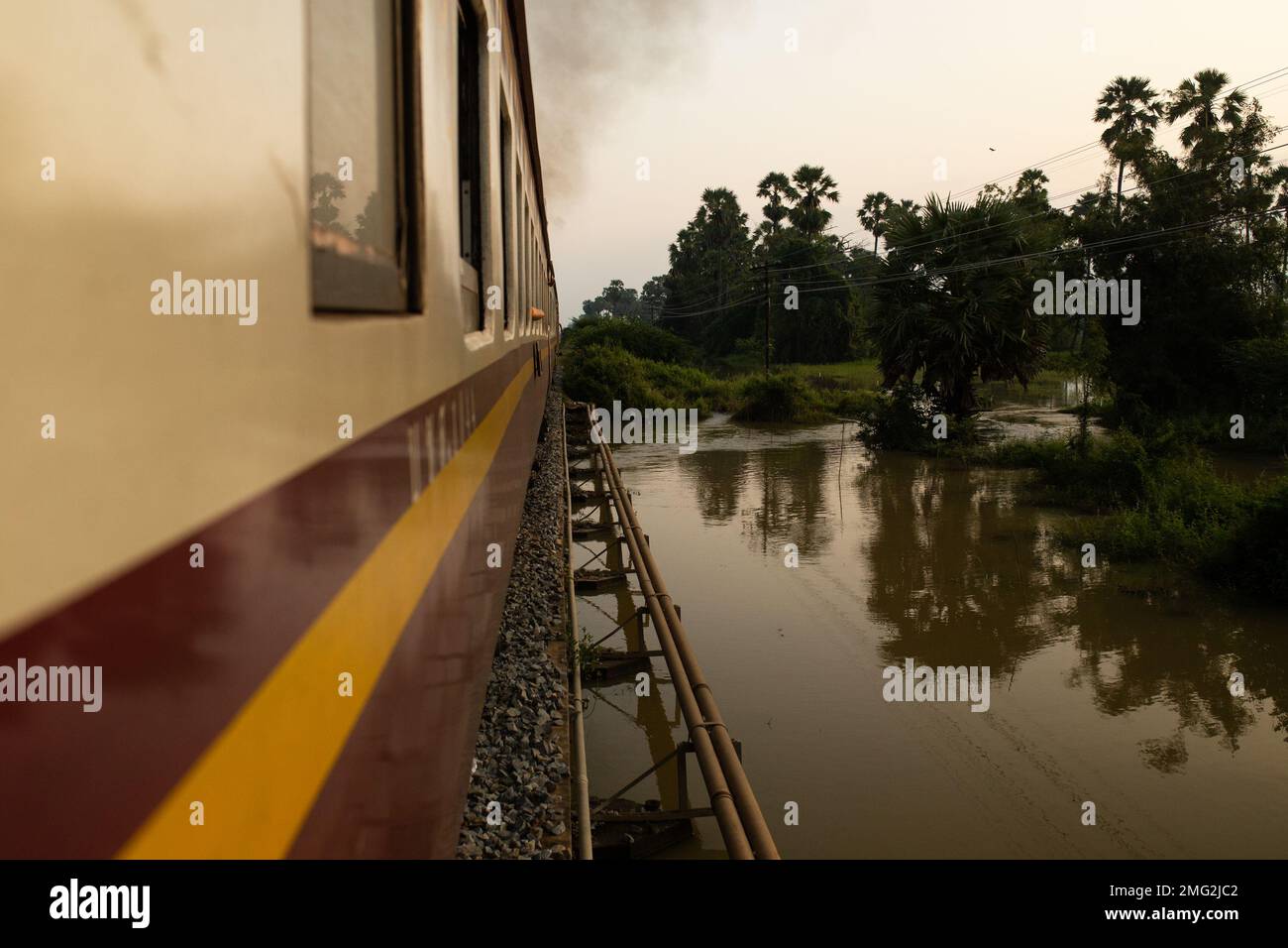 Viaje en tren a Tailandia ( Viaje en tren al sudeste de Asia ) Sur de Tailandia Foto de stock