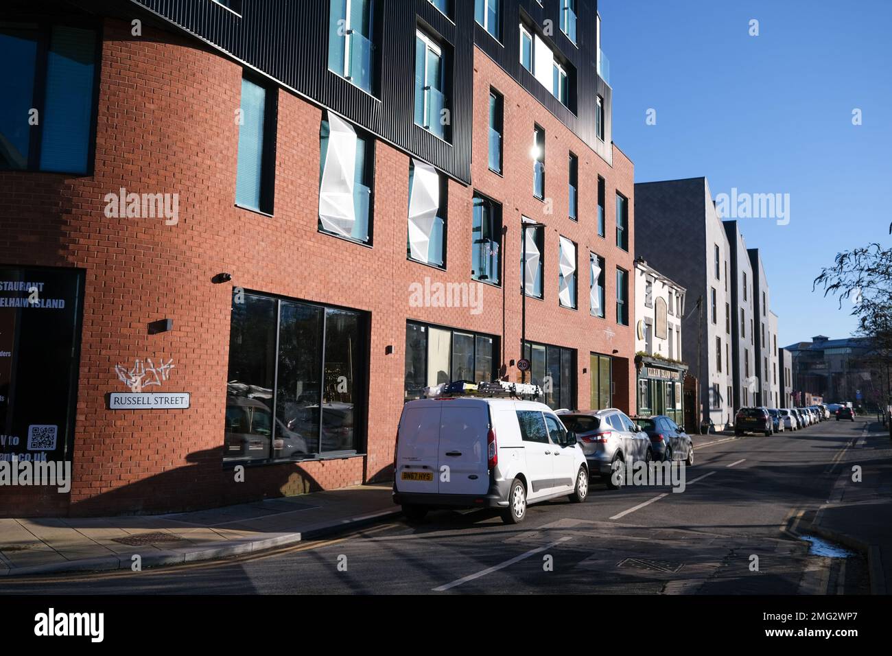 Vistas alrededor de Kelham Island en Sheffield a medida que se abren más negocios y se construyen parcelas residenciales Foto de stock
