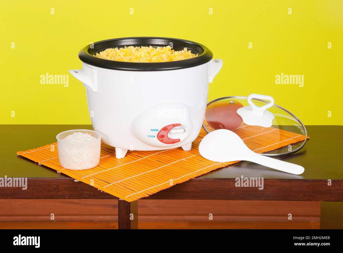 Electrodomésticos - olla eléctrica para cocinar arroz Fotografía de stock -  Alamy