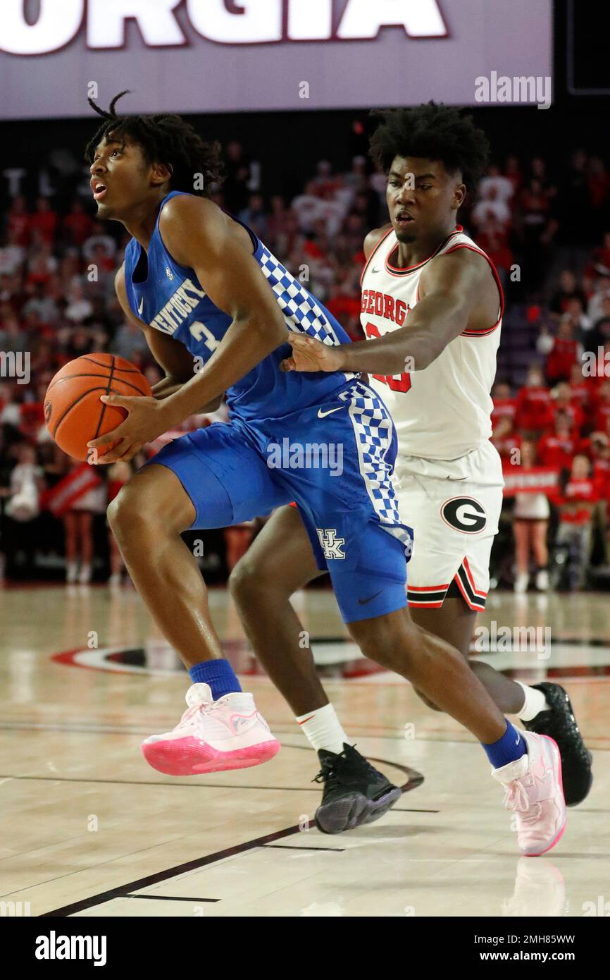 Kentucky guard Tyrese Maxey (3) is fouled by forward Rayshaun