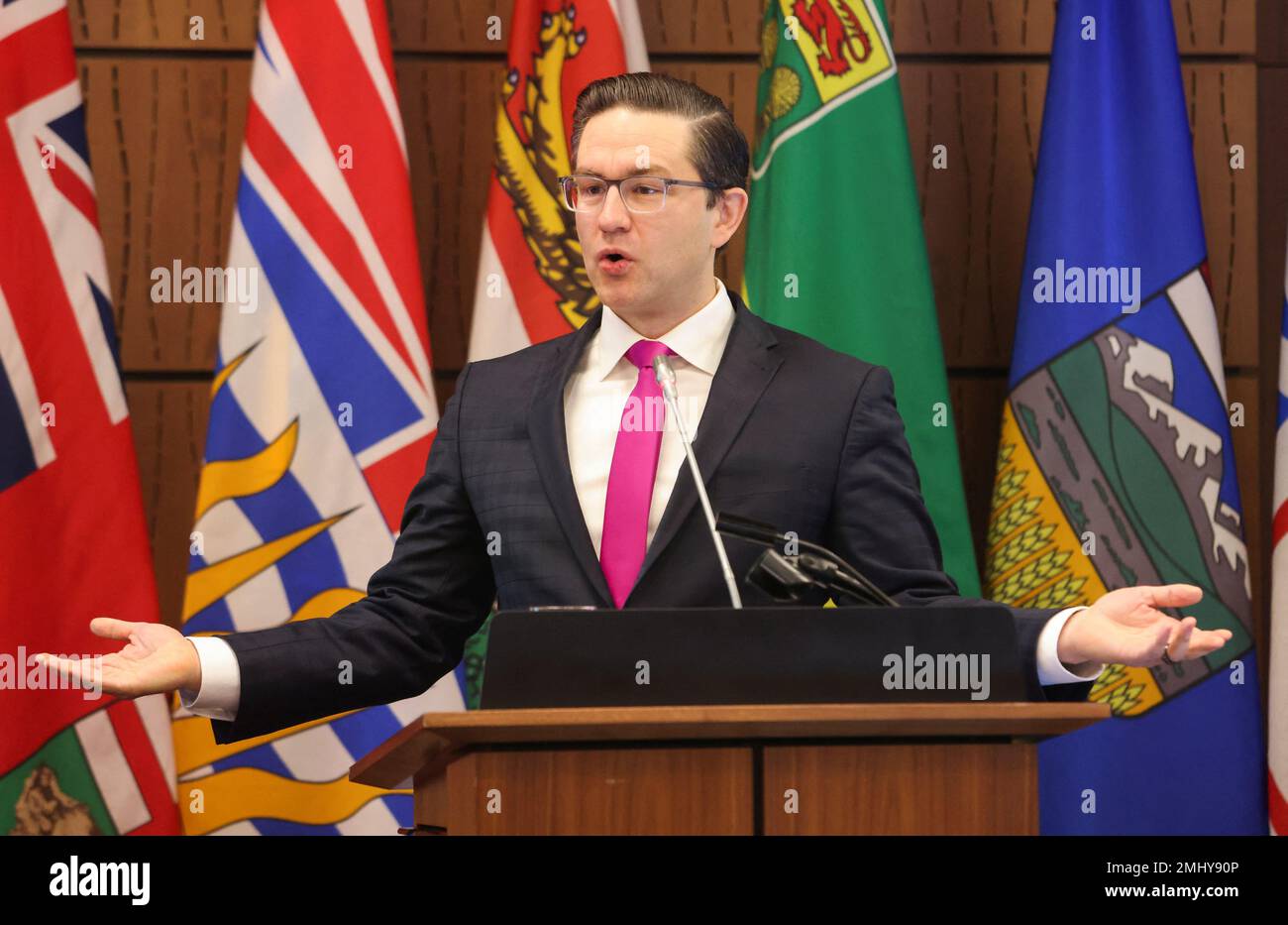 El líder del Partido Conservador de Canadá, Pierre Poilievre, habla en