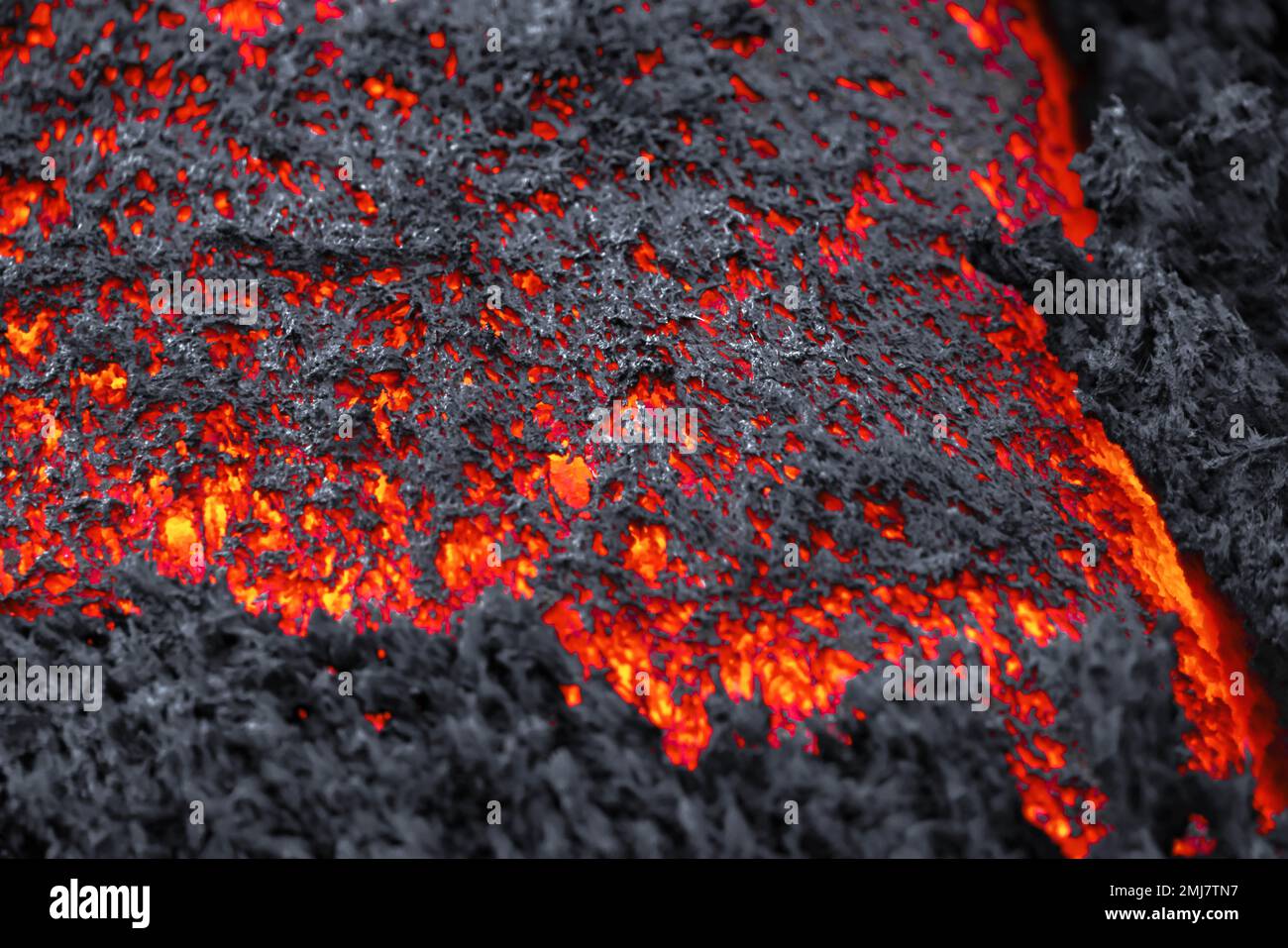 Lava incandescente che scorre - magma visto en dettaglio Foto de stock