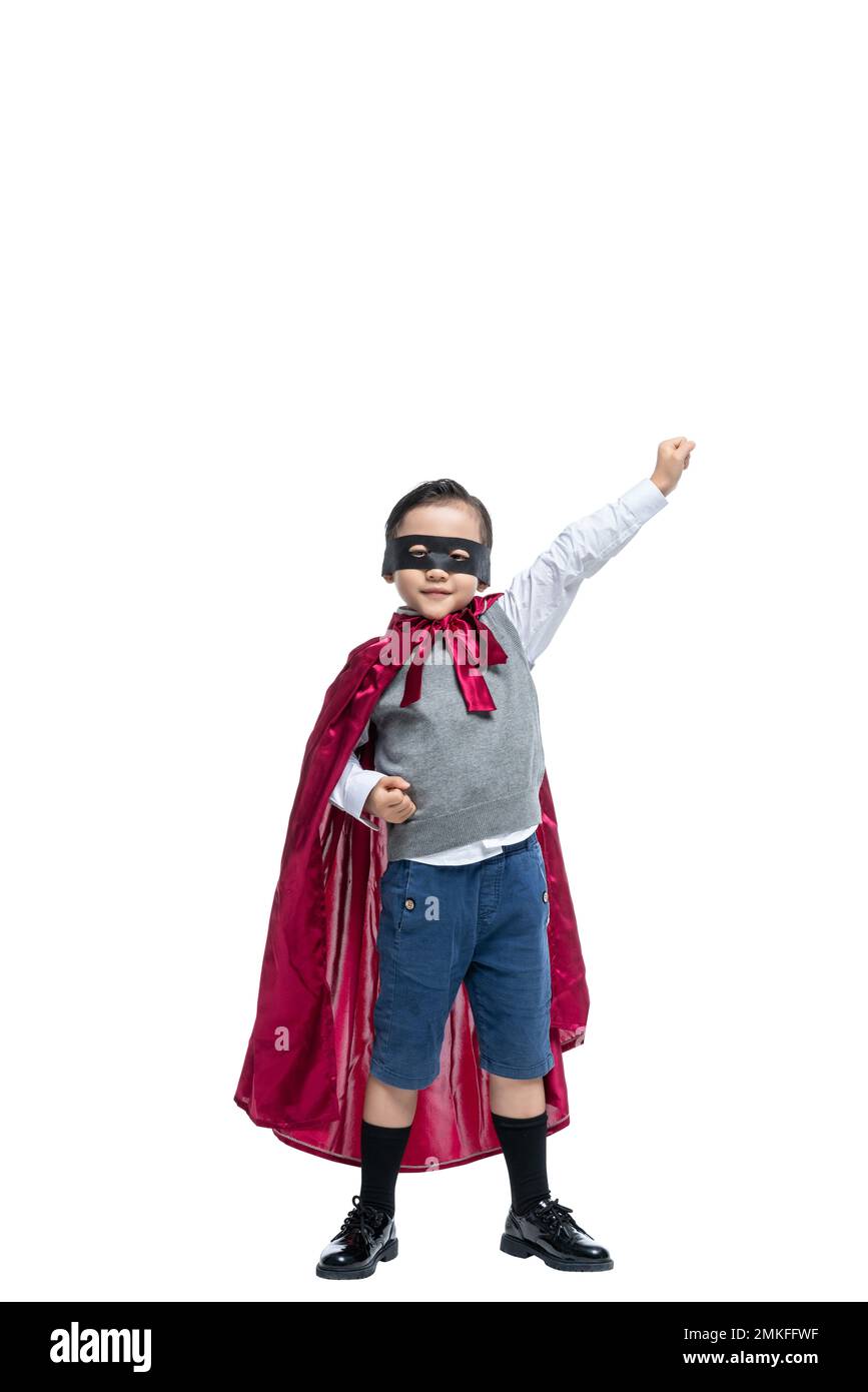 Niño con capa de superhombre. niño jugando al superhéroe. concepto ganador  de éxito y niños.