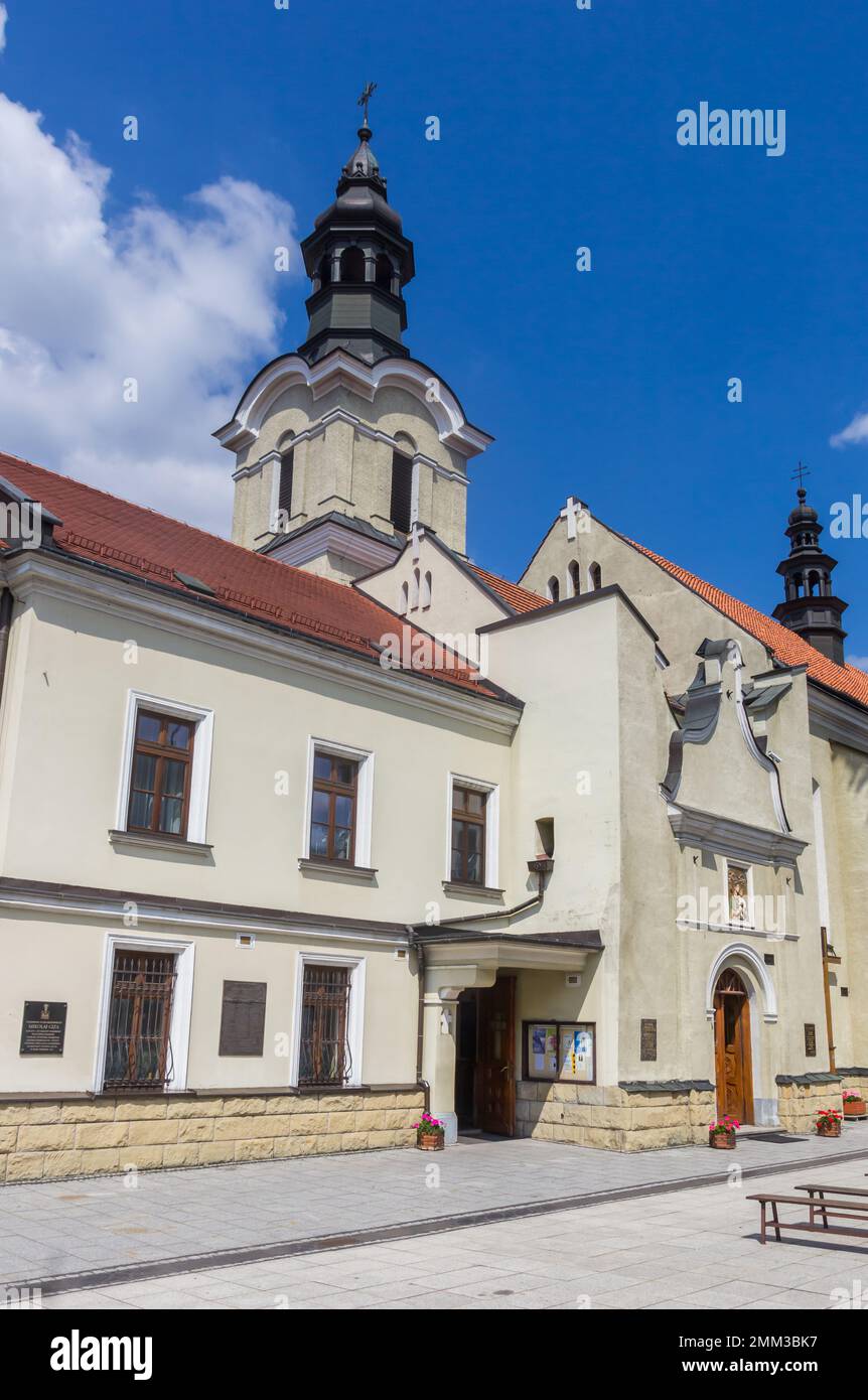 Torre del histórico monasterio jesuita en Nowy Sacz, Polonia Foto de stock