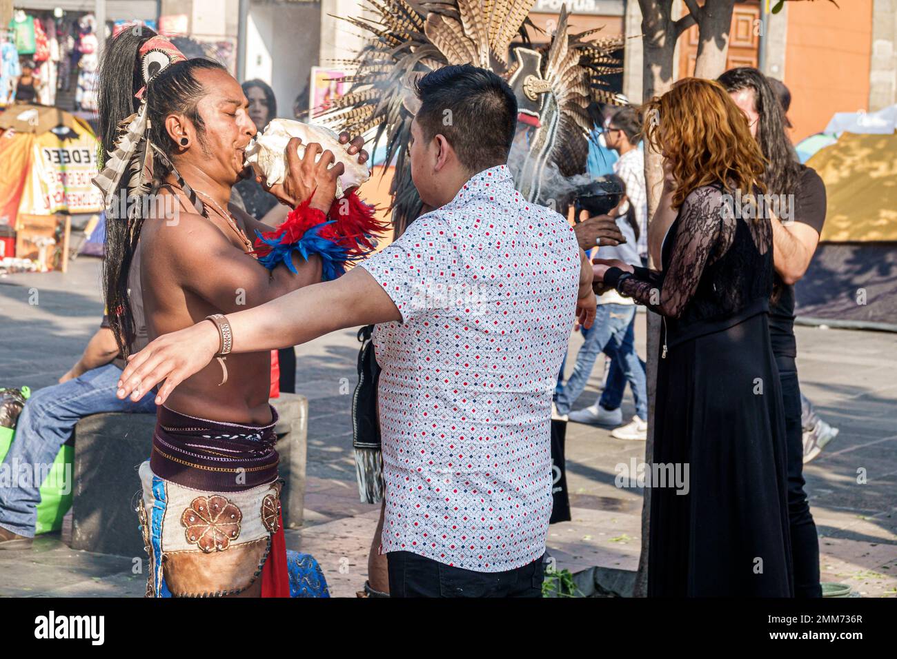 Mexican shaman cleansing ceremony fotografías e imágenes de alta