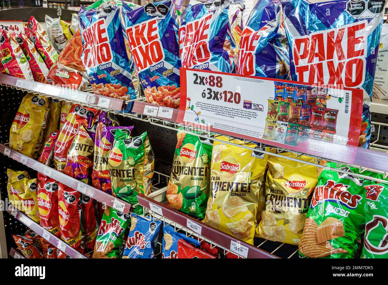 Ciudad de México, Avenida Paseo de la Reforma, Oxxo chips snacks snacks