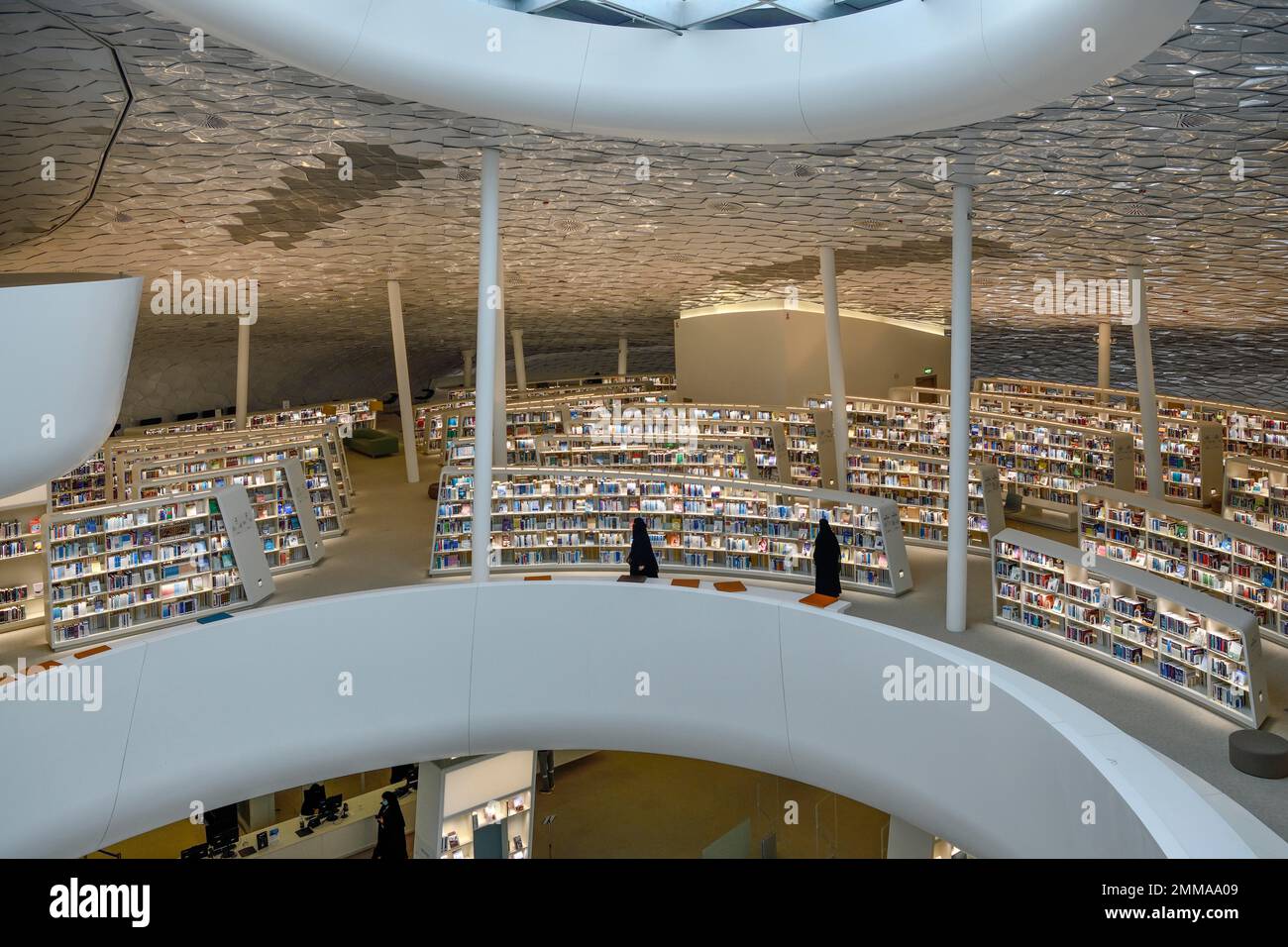 Biblioteca del Centro Rey Abdulaziz para la Cultura Mundial, también conocido como Ithra, Dhahran, provincia de Ash-Sharqiyya, Golfo Pérsico, Arabia Saudita Foto de stock