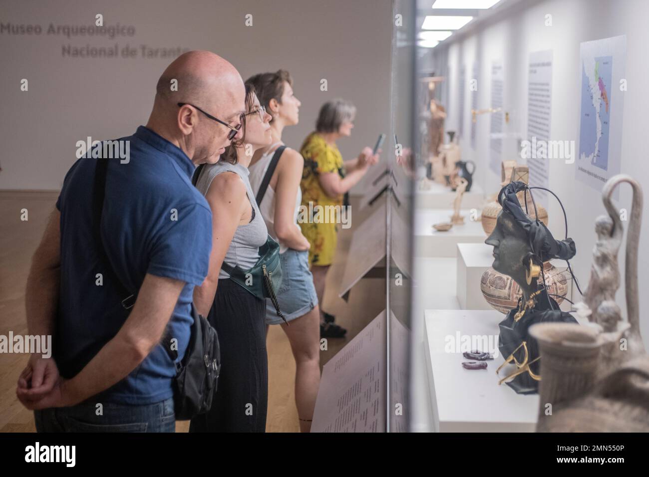 Arte griego, colección del Museo Arqueológico Nacional de Taranto. Museo Nacional de Bellas Artes, Buenos Aires, Argentina Foto de stock