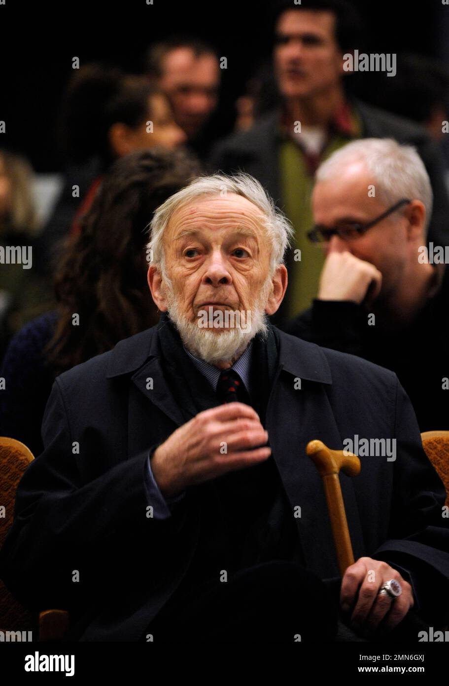 **FOTO DE ARCHIVO*** El historiador del arte checo Jiri Setlik asiste a la ceremonia de los Premios Jindrich Chalupecky, el 12 de noviembre de 2009, en Praga, República Checa. (CTK Foto de stock