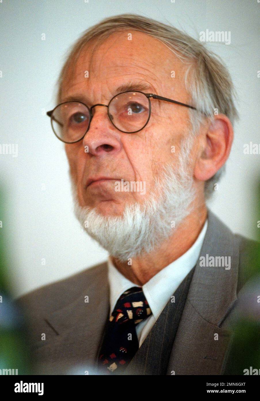 ** FOTO DE ARCHIVO*** El historiador del arte checo Jiri Setlik, fotografiado el 27 de octubre de 1999, en Praga, República Checa. (Foto CTK/Tomas Zelezny) Foto de stock
