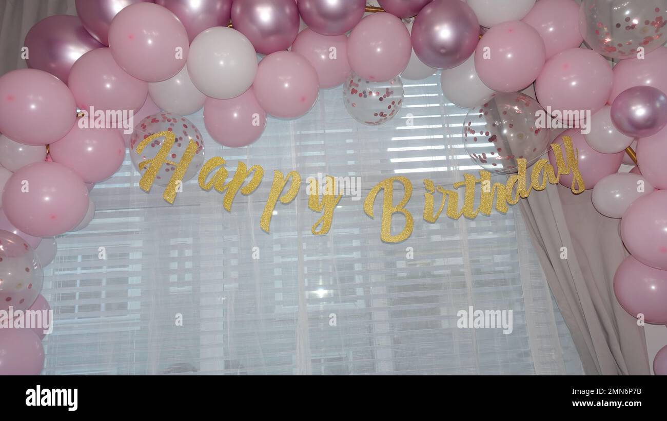 Decoraciones de cumpleaños fotografías e imágenes de alta resolución - Alamy