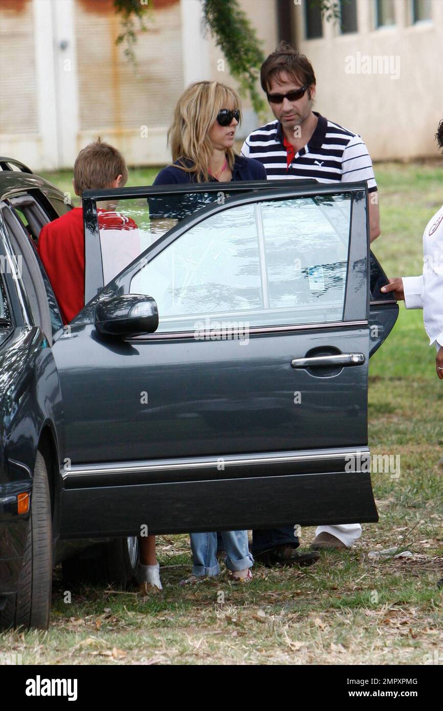 La pareja de actores David Duchovny y T a Leoni traen a sus hijos, su