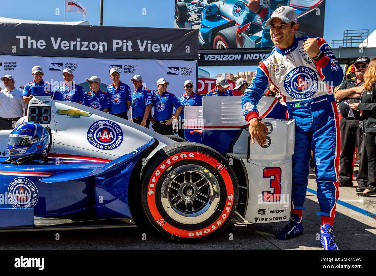 El piloto del Team Penske, Helio Castroneves, capturó su segundo premio  Verizon P1 consecutivo durante la temporada 2016 de la Verizon IndyCar  Series con una vuelta superior de 1 minuto y 7,1246