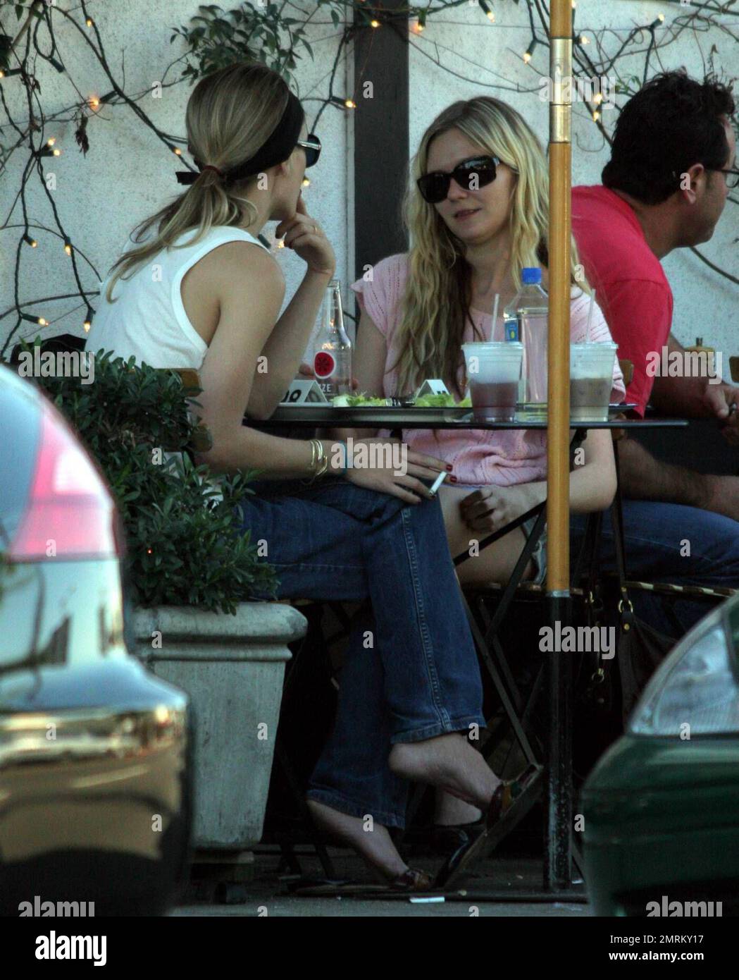 Kirsten Dunst está en la botella, pero está bien, es solo soda. La