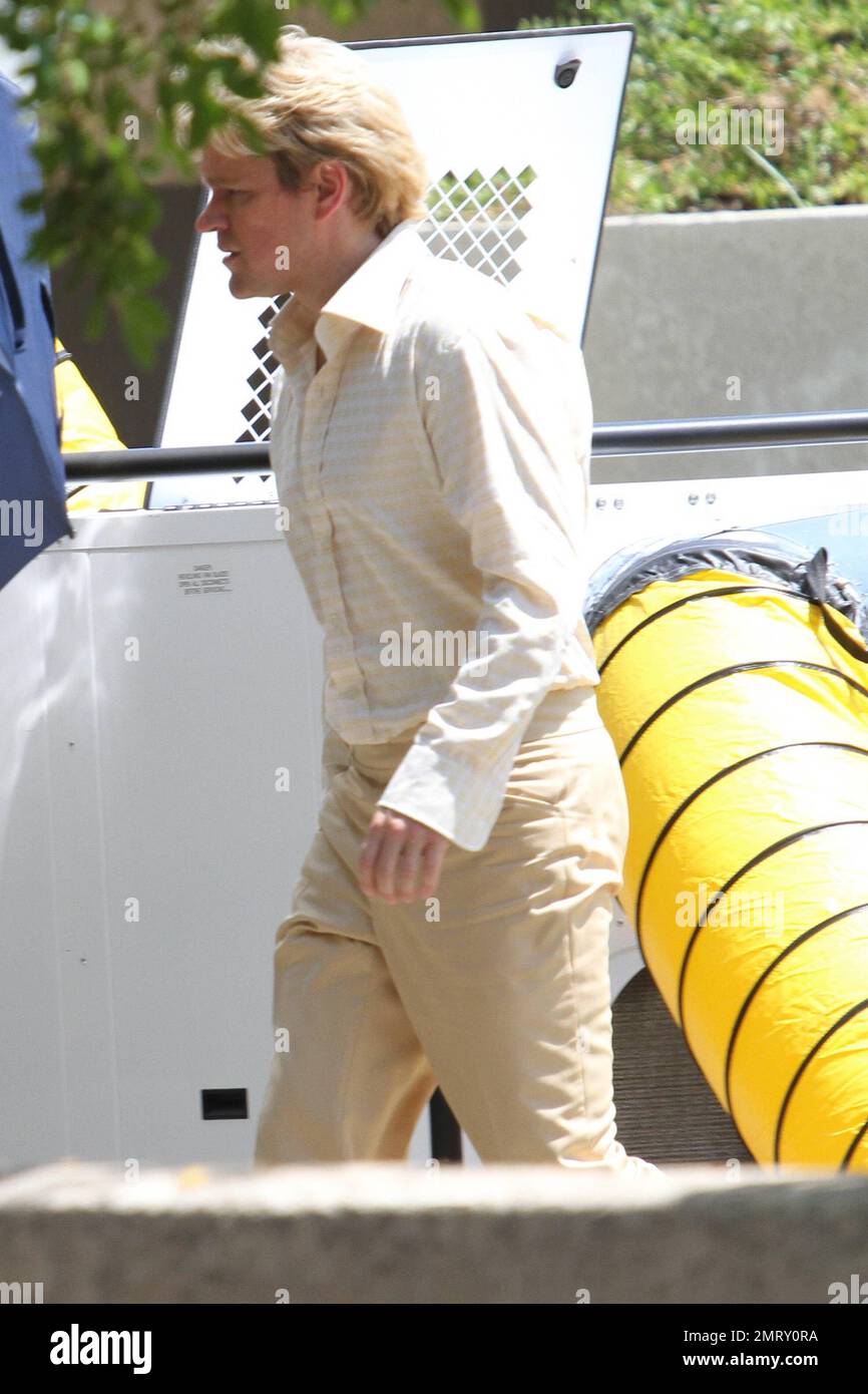 EXCLUSIVO! Matt Damon está vestido con traje en el set de 'Liberace: Behind  the Candelabra'. Damon interpreta al novio de Liberace, Scott Thorson,  junto a Michael Douglas, quien interpreta a Liberace en
