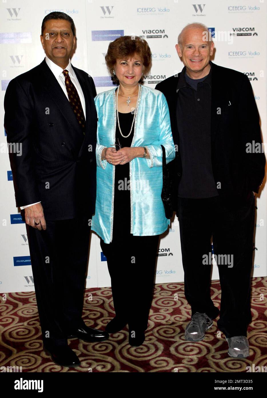 Bill Roedy en la cena de la Fundación MTV Staying Alive en el Hotel