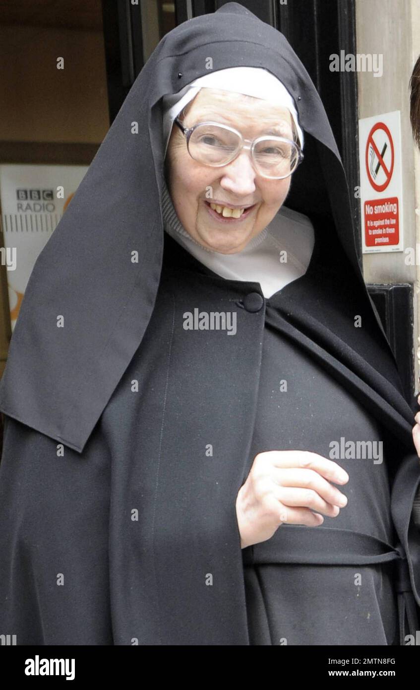 Sister wendy beckett fotografías e imágenes de alta resolución - Alamy