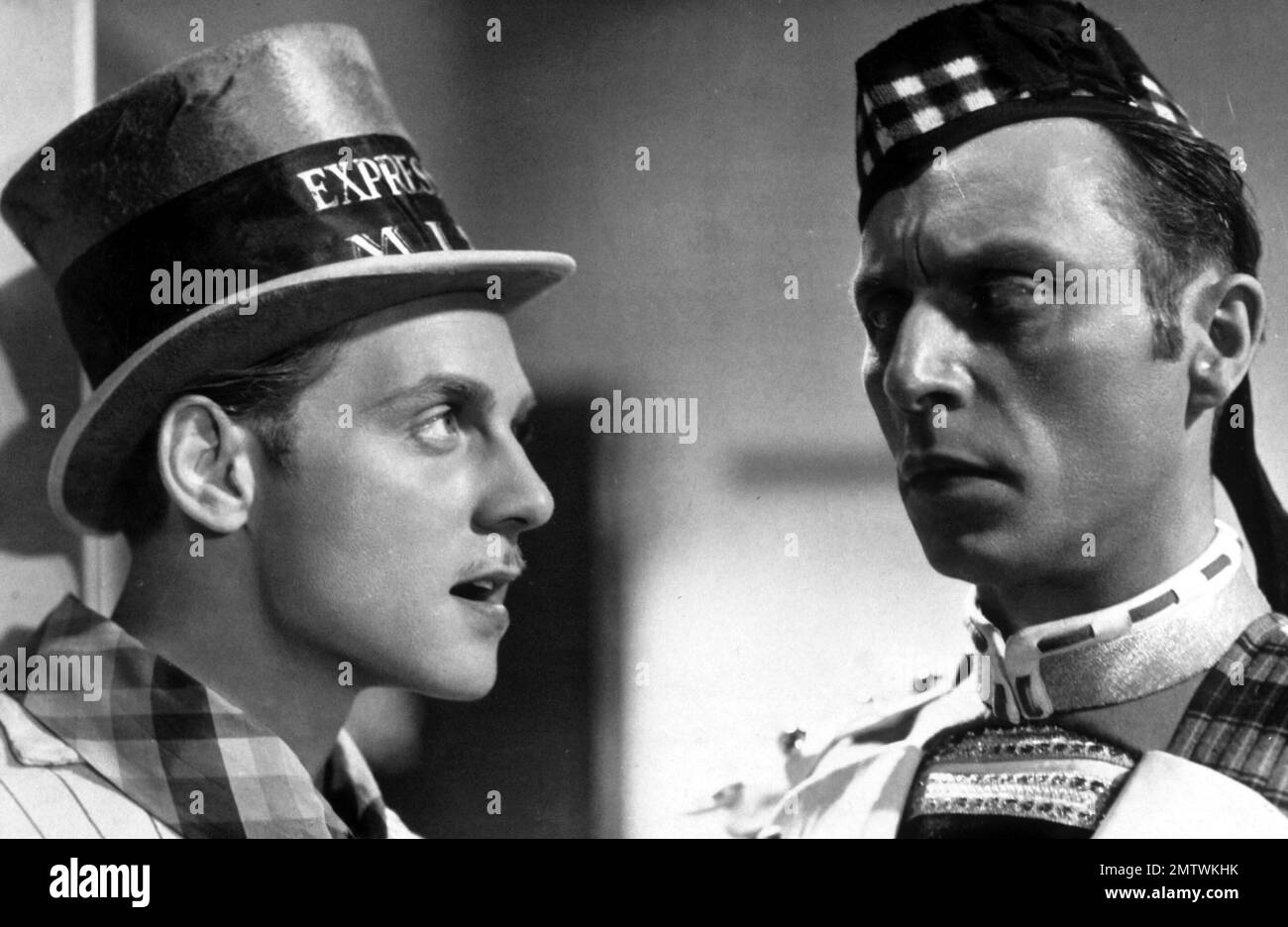 Drôle de drame Año: 1937 - Francia Jean-Pierre Aumont, Louis Jouvet Director: Marcel Carné Foto de stock