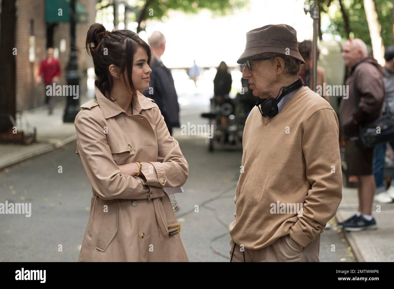 Un día lluvioso en Nueva York Año: 2019 Director de EE.UU.: Woody Allen Selena Gomez, Woody Allen fotografiando Foto de stock